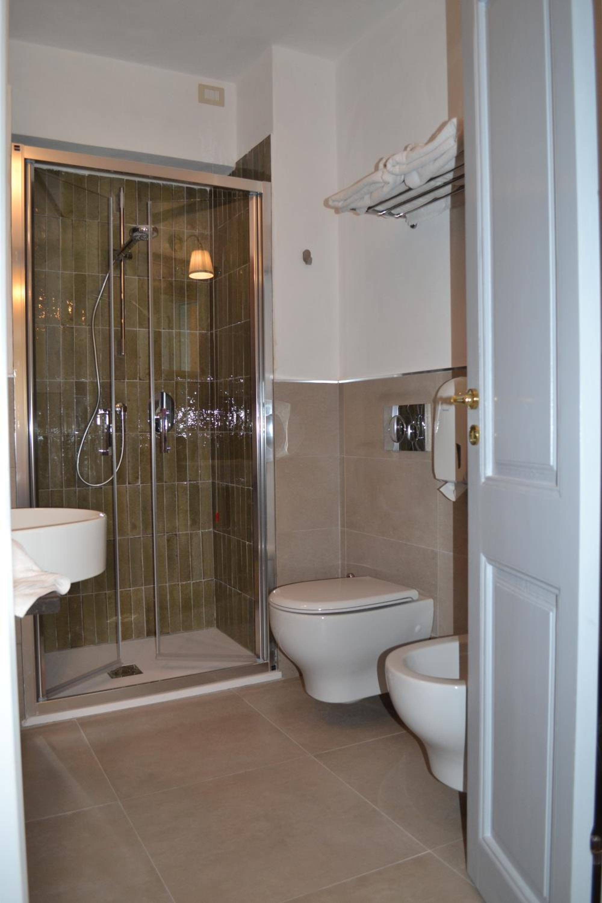 Superior Quadruple Room photo 2