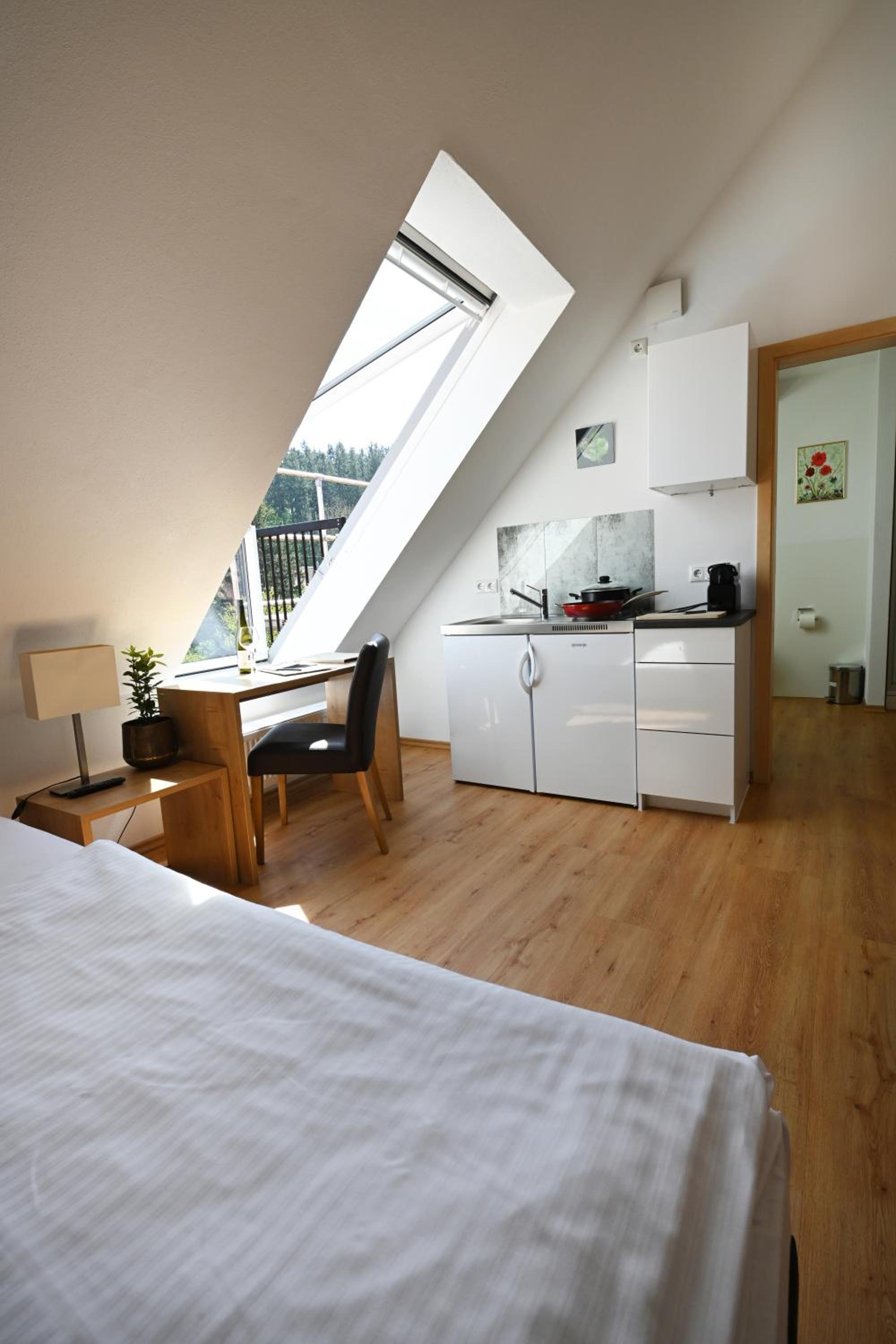 Single Room with Private Bathroom photo 3