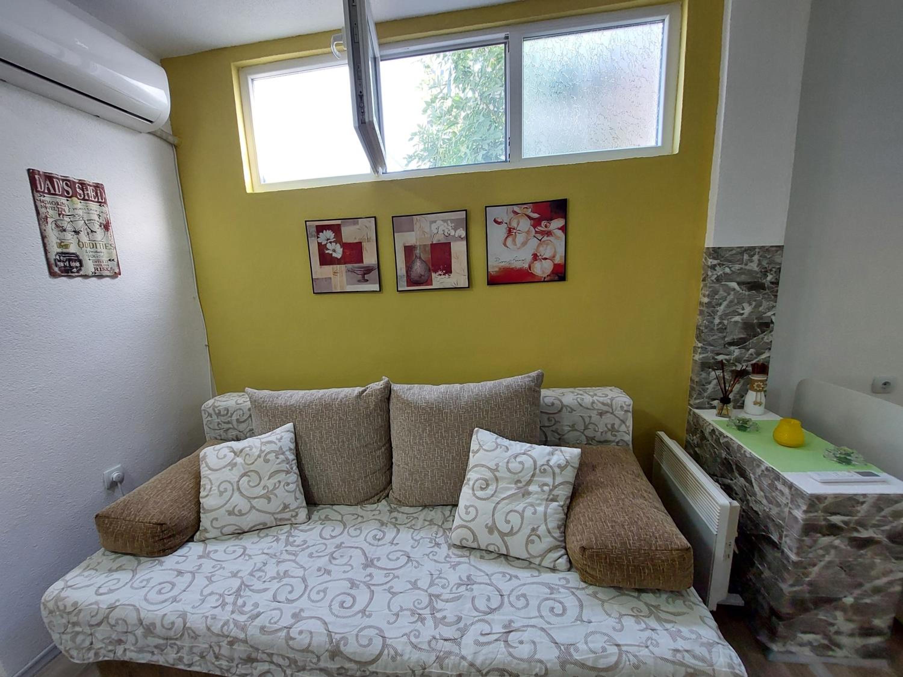 Studio Apartment photo 1