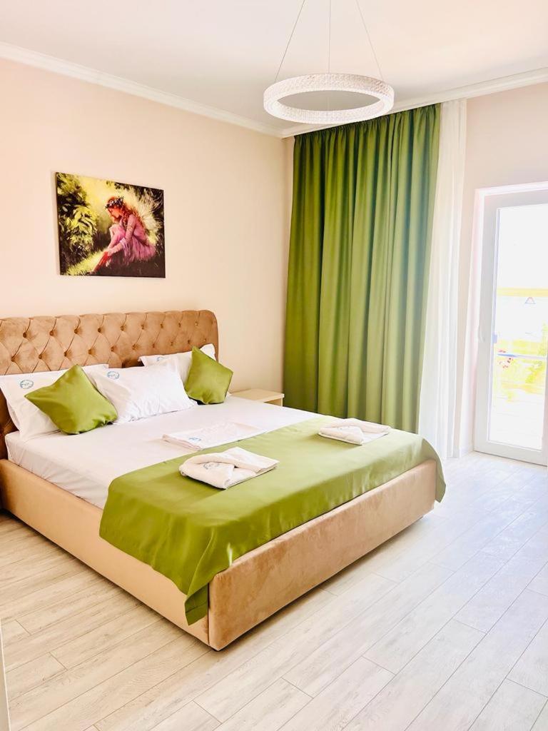 Deluxe King Suite photo 2