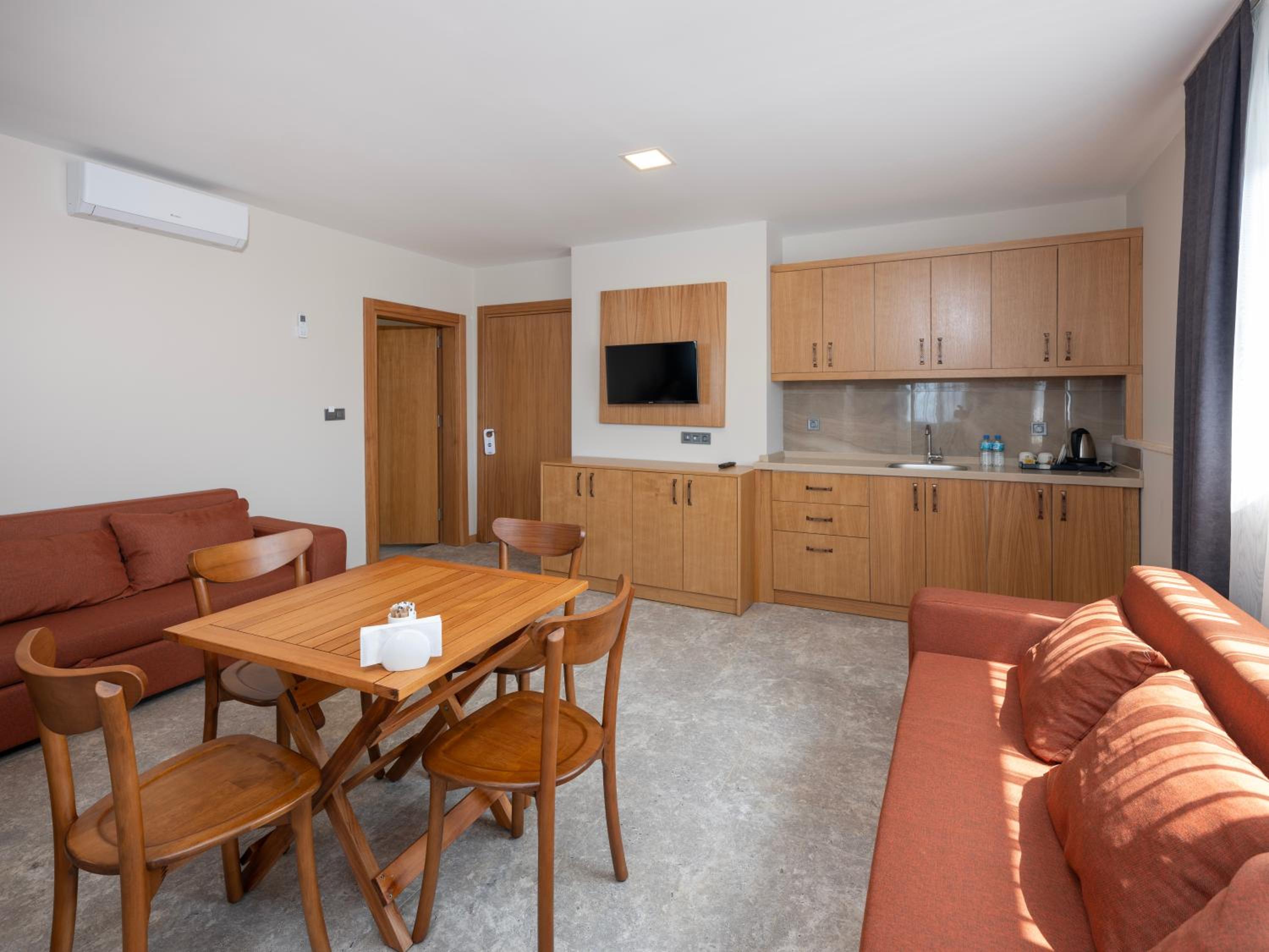 Family Room - Photo 2