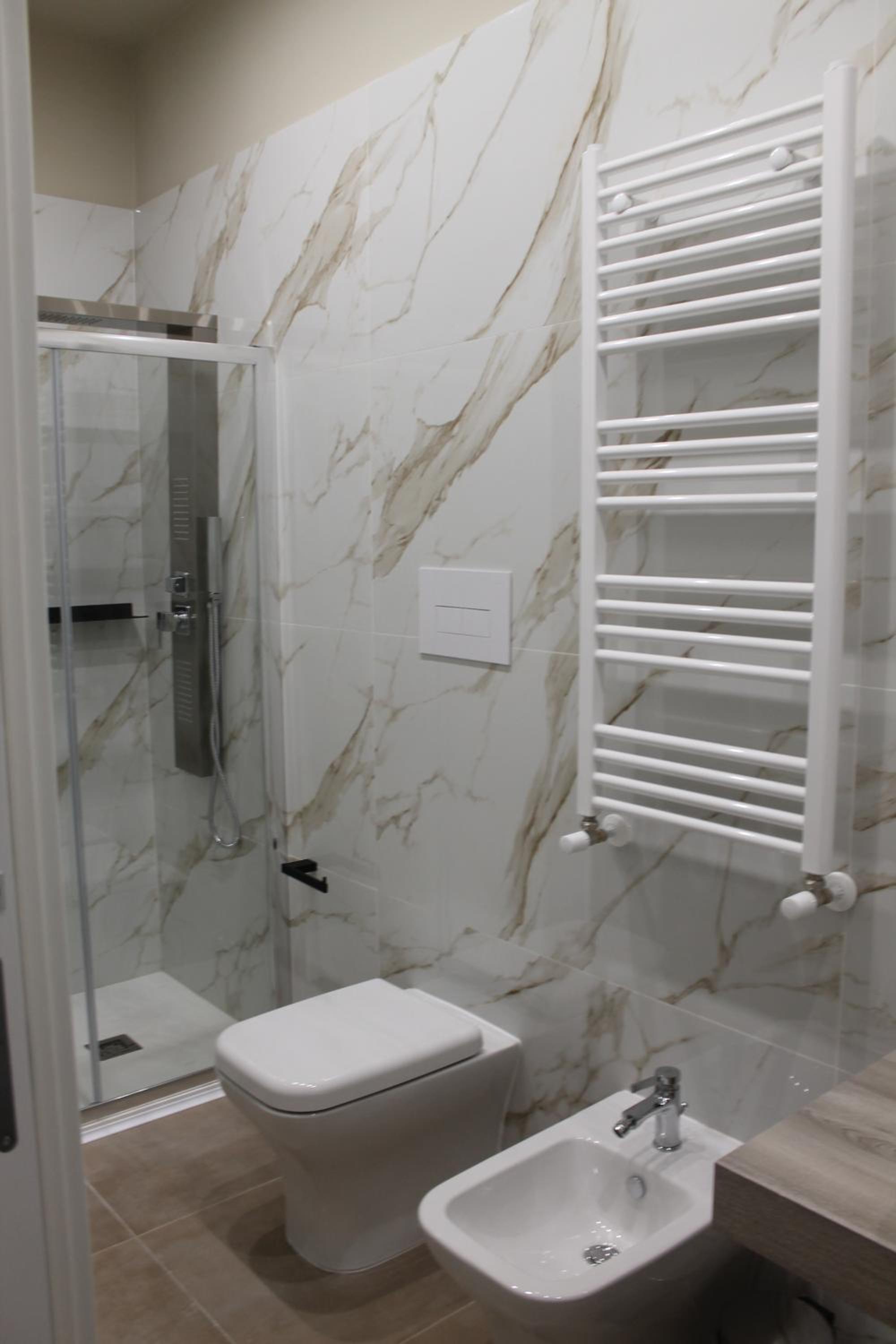 Deluxe Double or Twin Room - Photo 8
