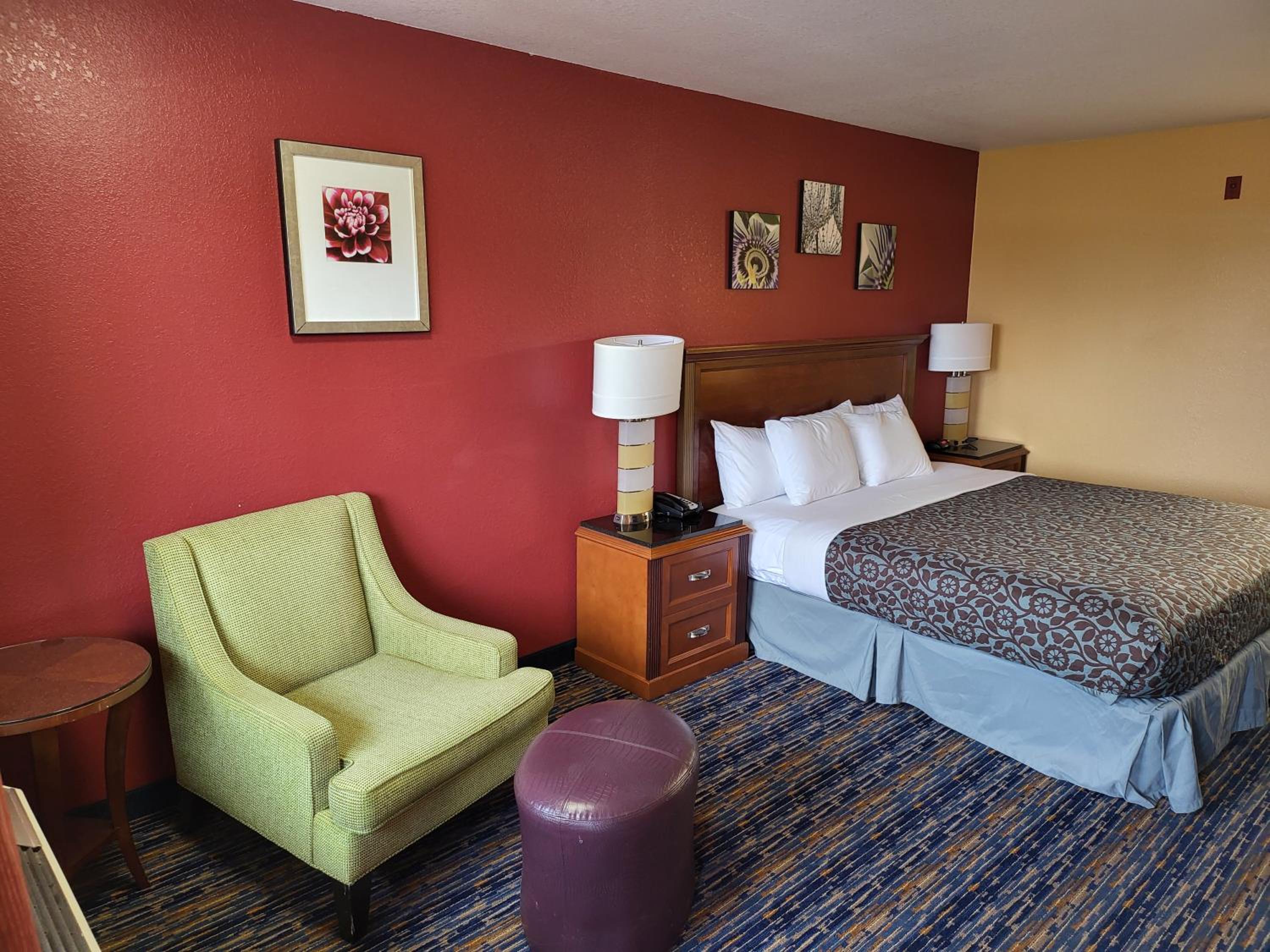Deluxe King Room - ADA - Non-Smoking