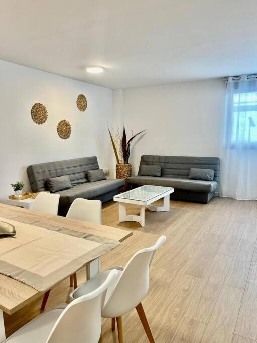 Three-Bedroom Apartment photo 3