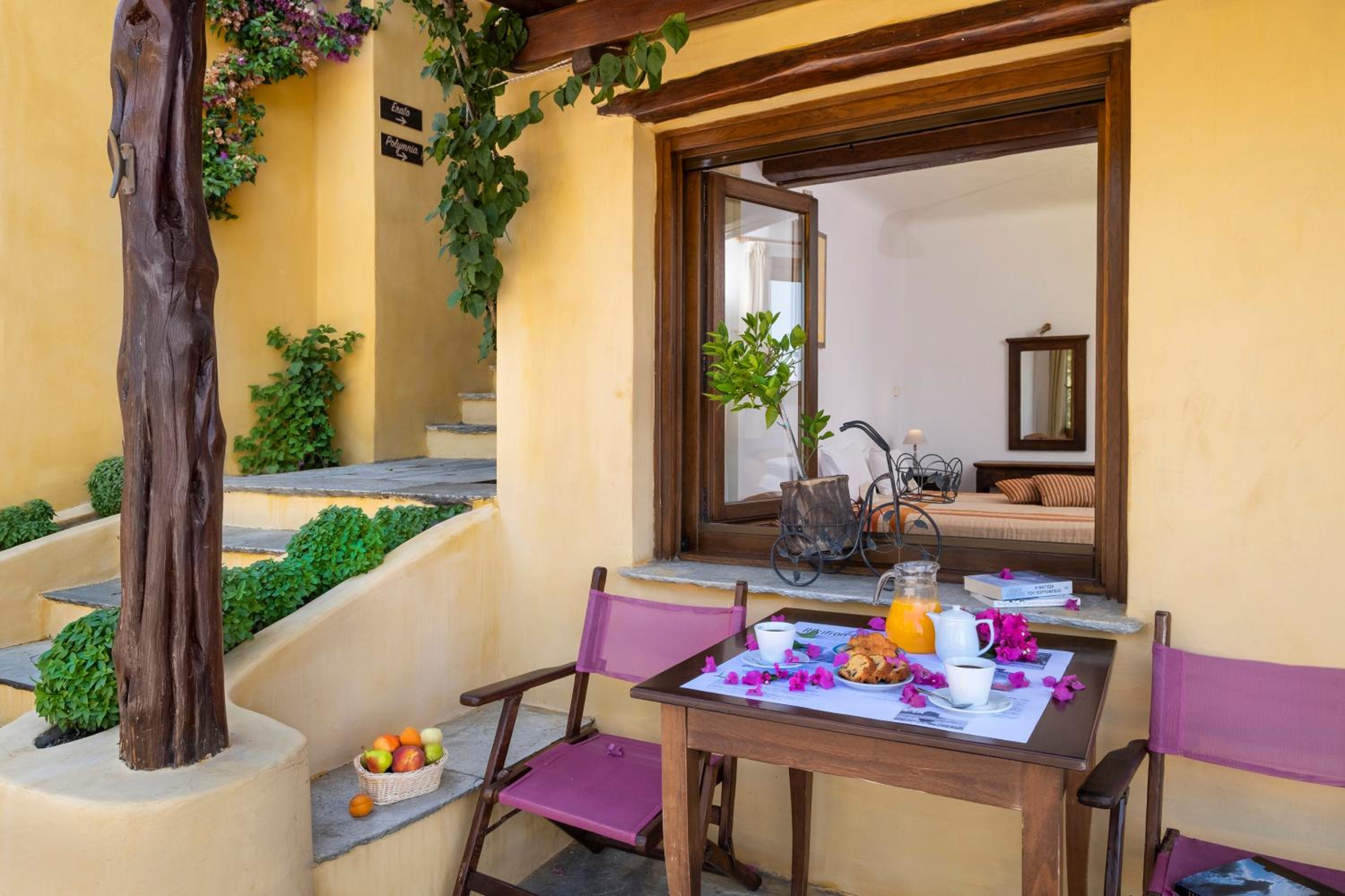 Superior Double or Twin Room with Garden View photo 3