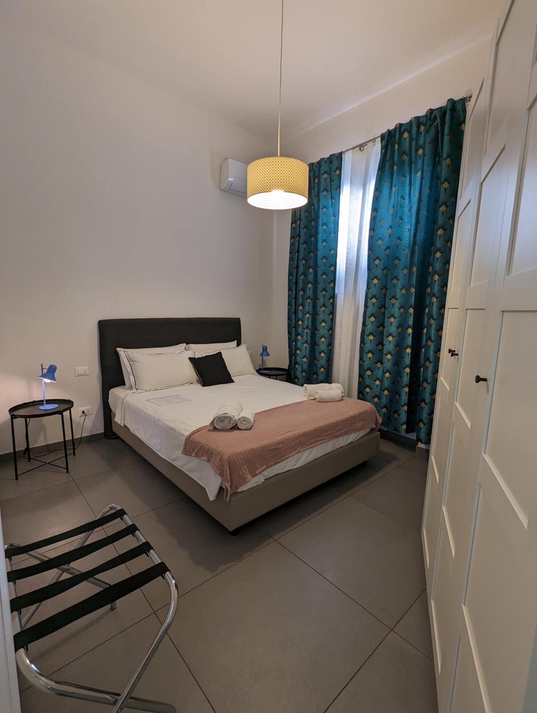 Budget Double Room - Photo 7