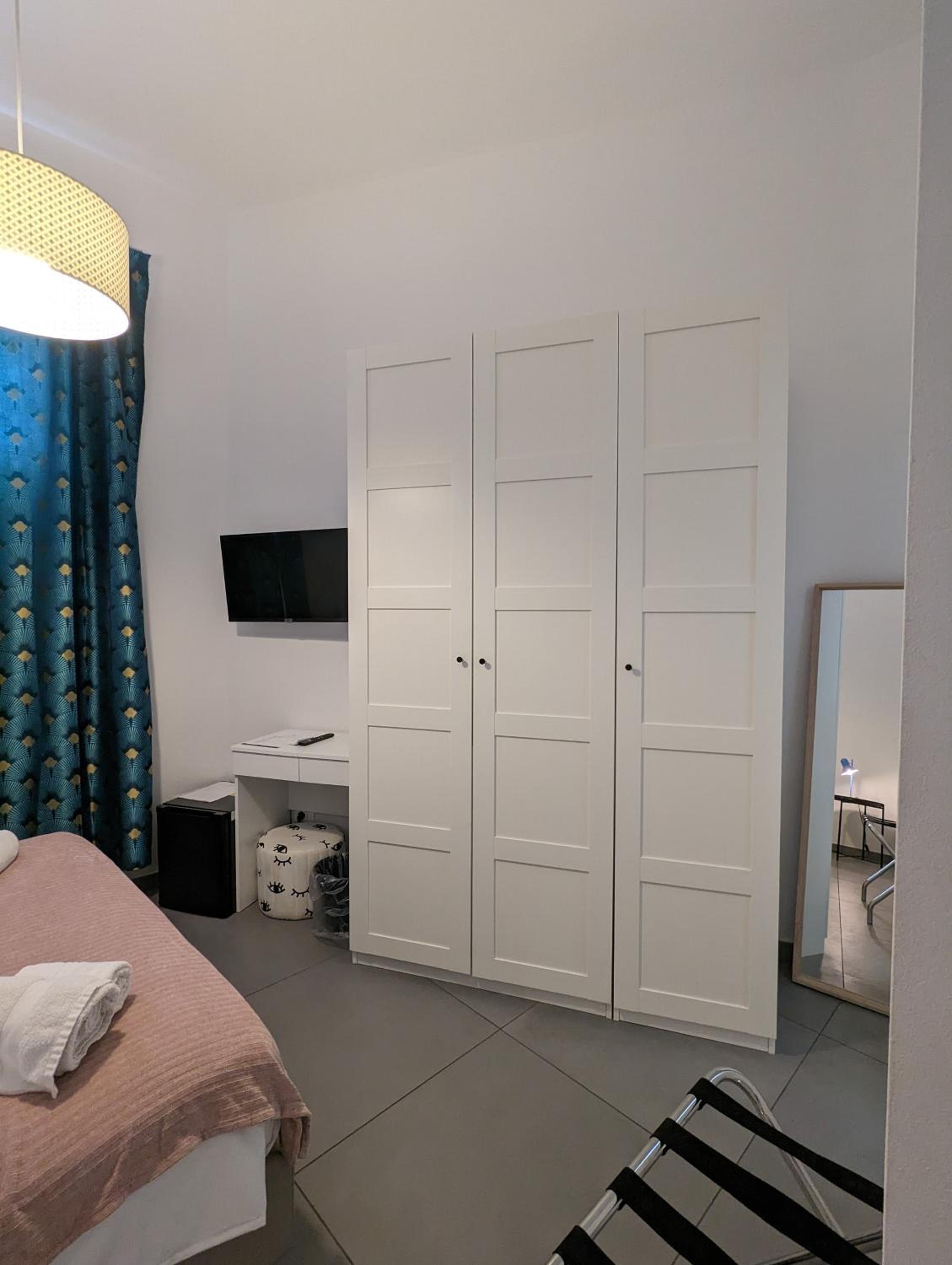 Budget Double Room - Photo 3