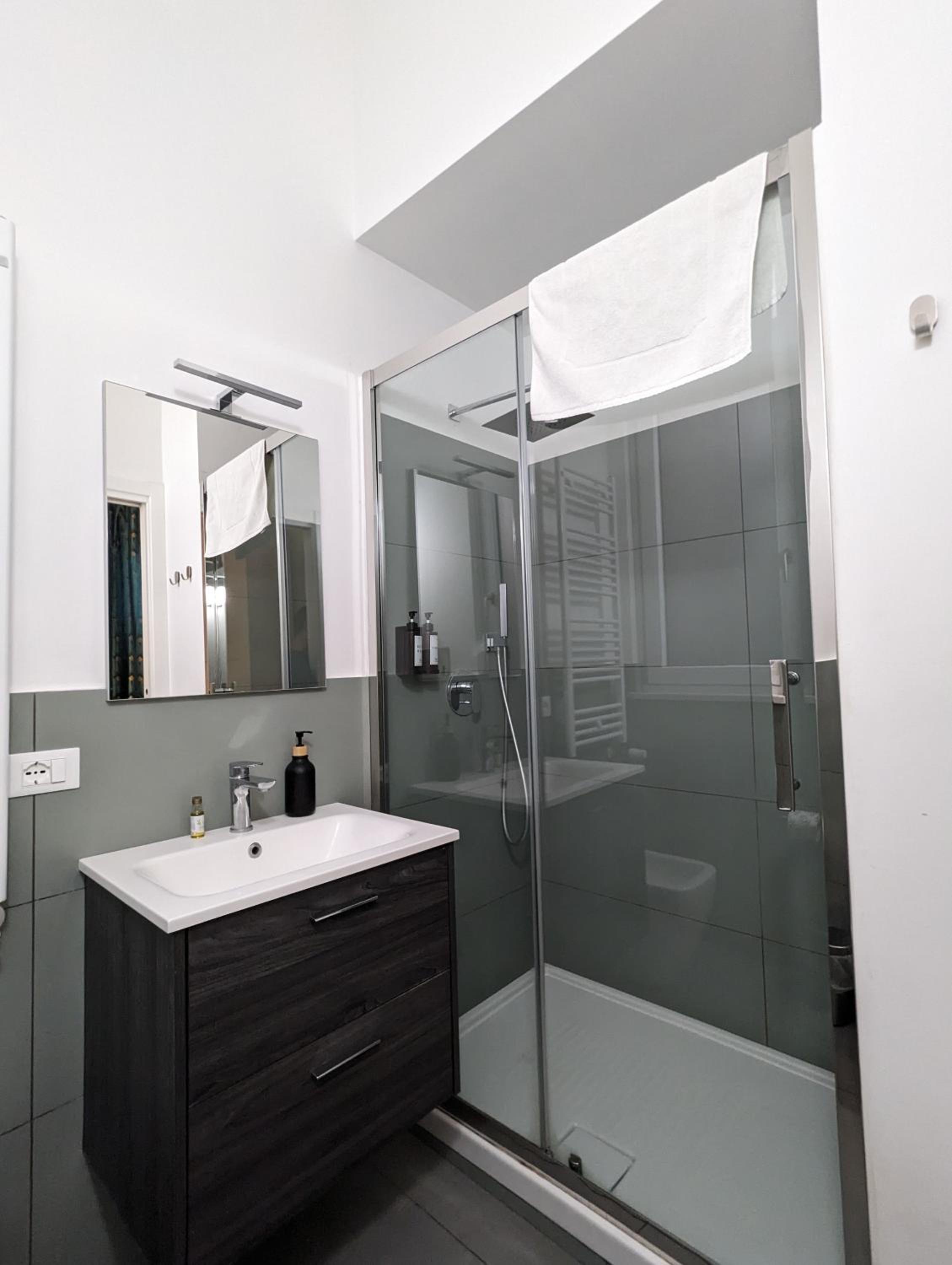 Budget Double Room - Photo 6