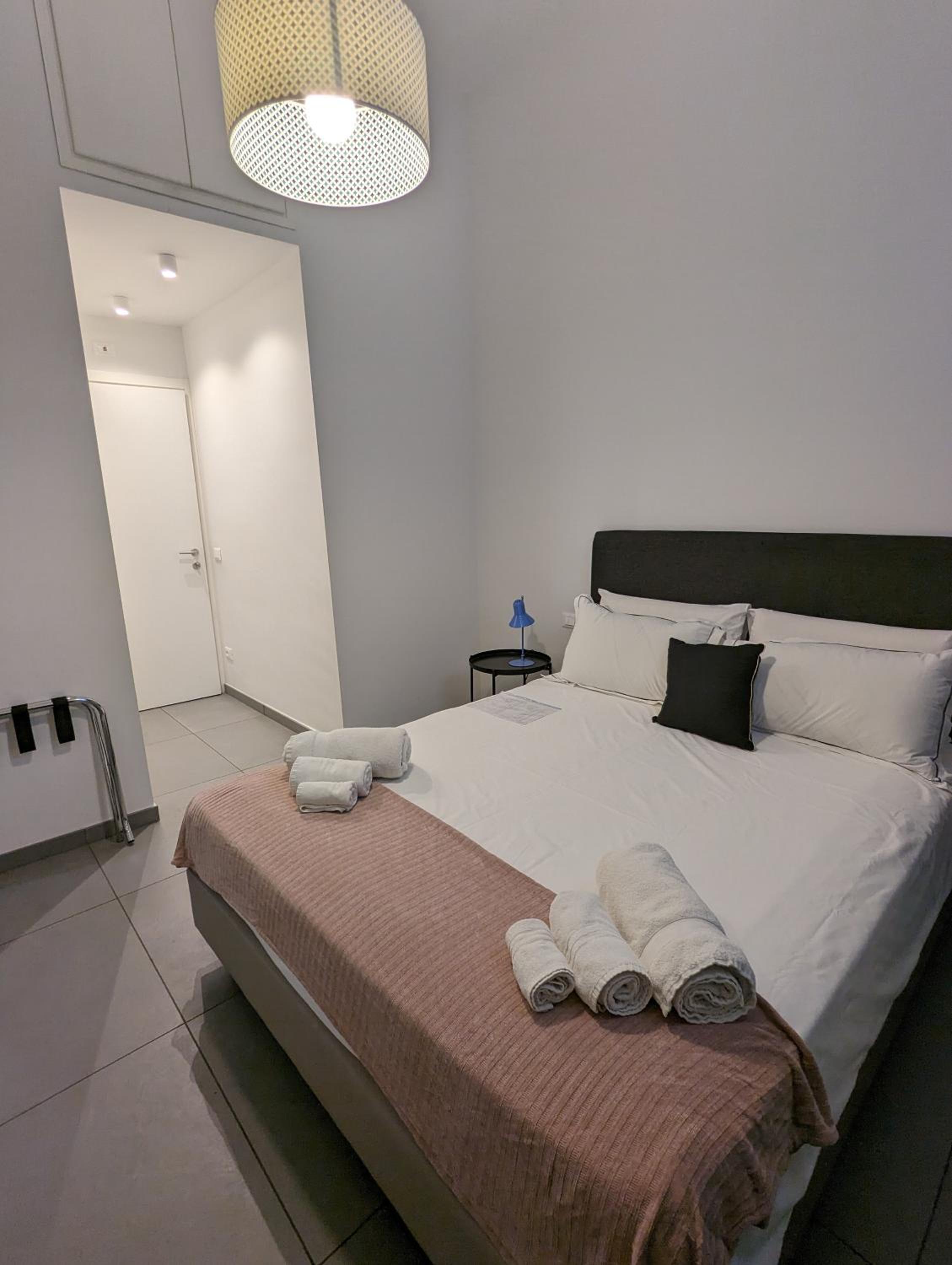 Budget Double Room - Photo 5
