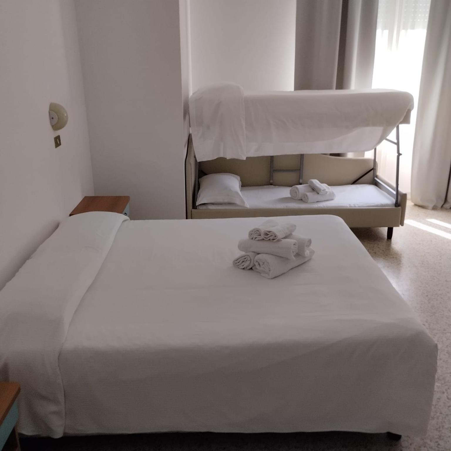 Deluxe Room (2 Adults + 1 Child) photo 2