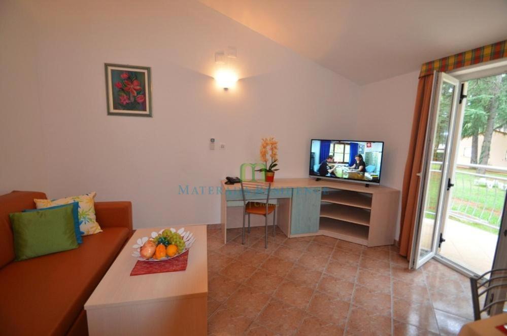 Apartment with Garden View