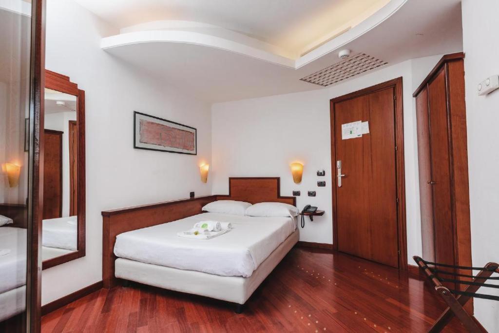 Double Room with Balcony photo 2
