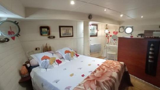 Standard Double Room with Fan - Photo 1