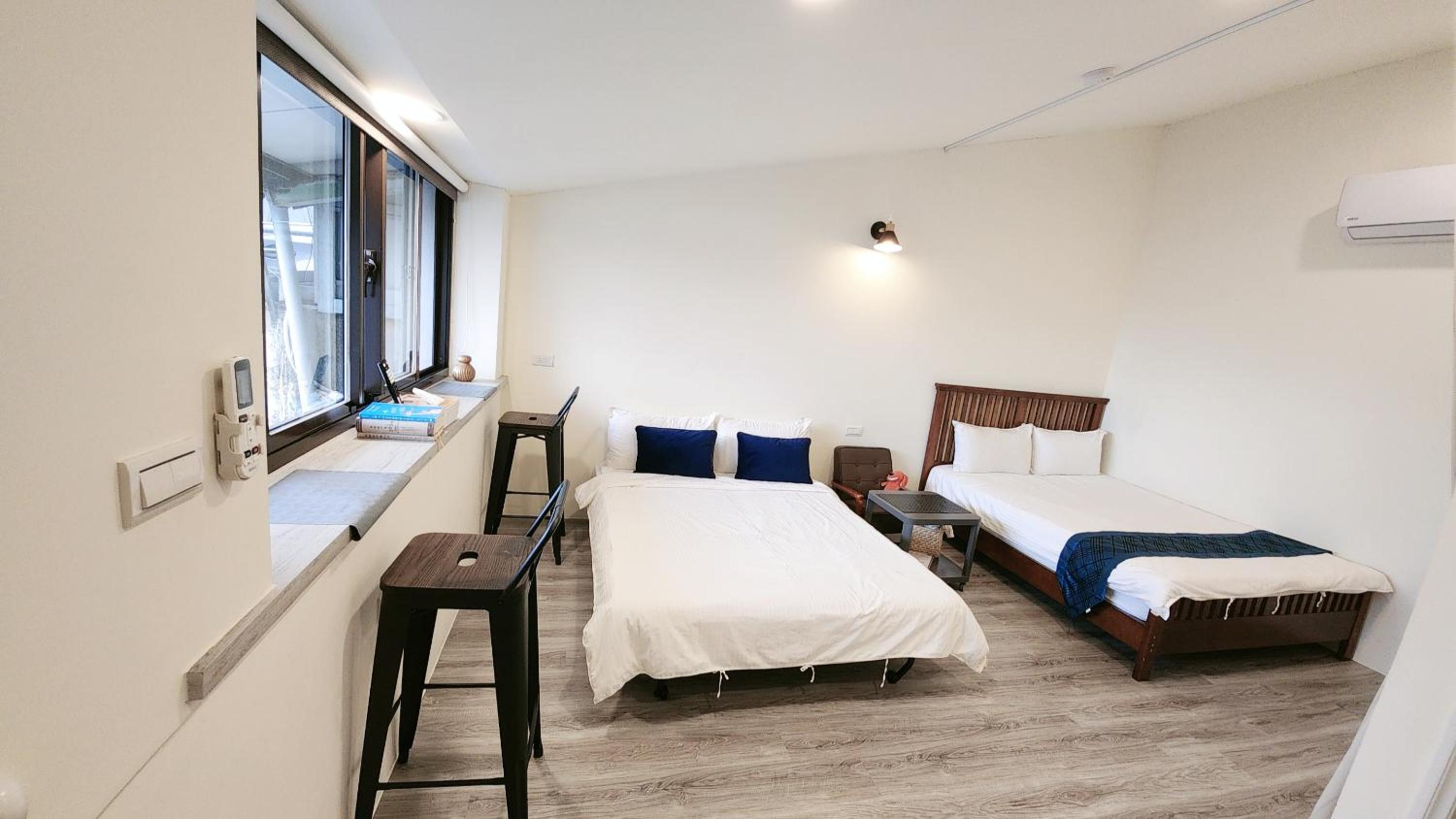 Quadruple Room with Private Bathroom photo 2