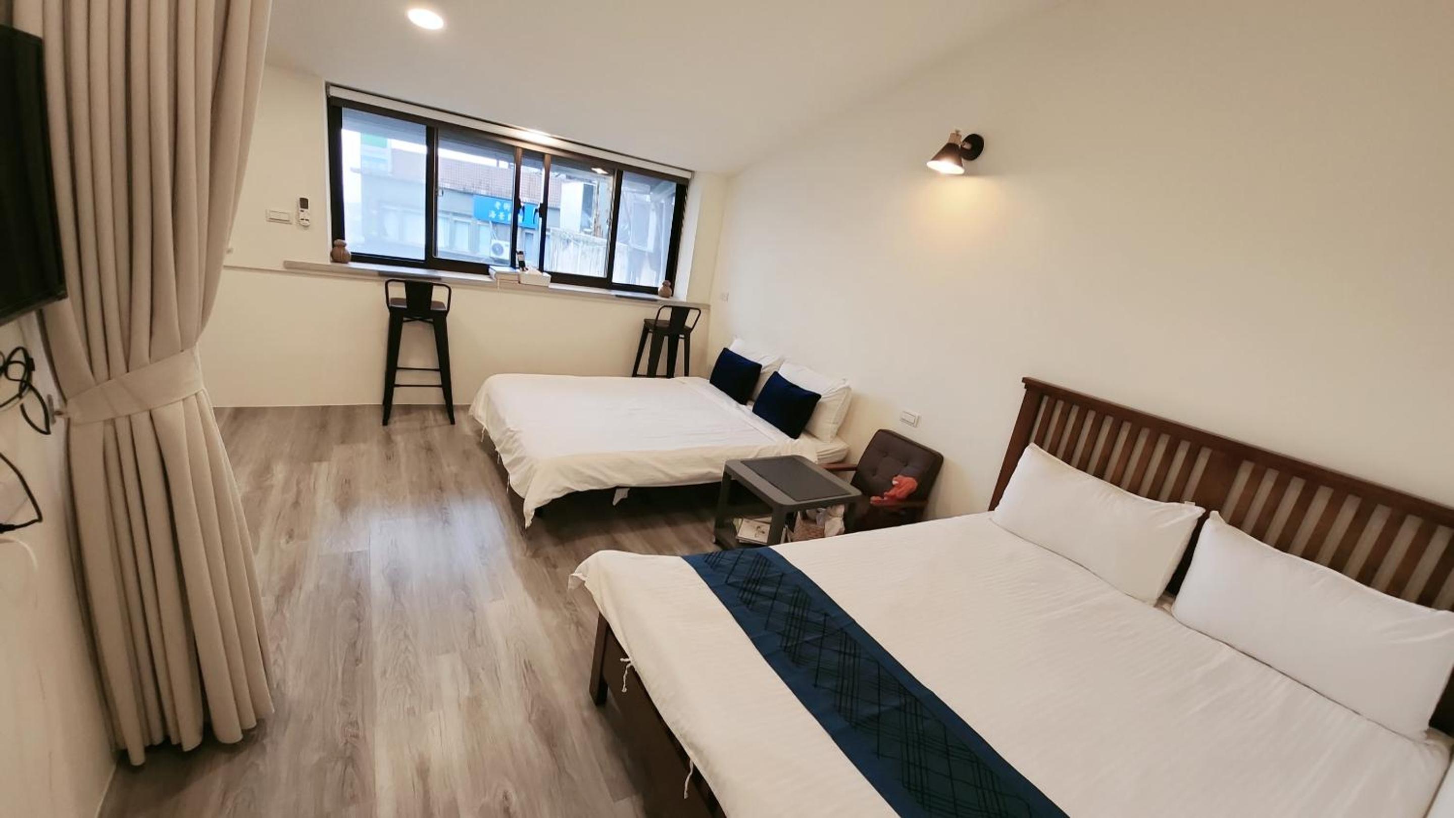 Quadruple Room with Private Bathroom photo 1