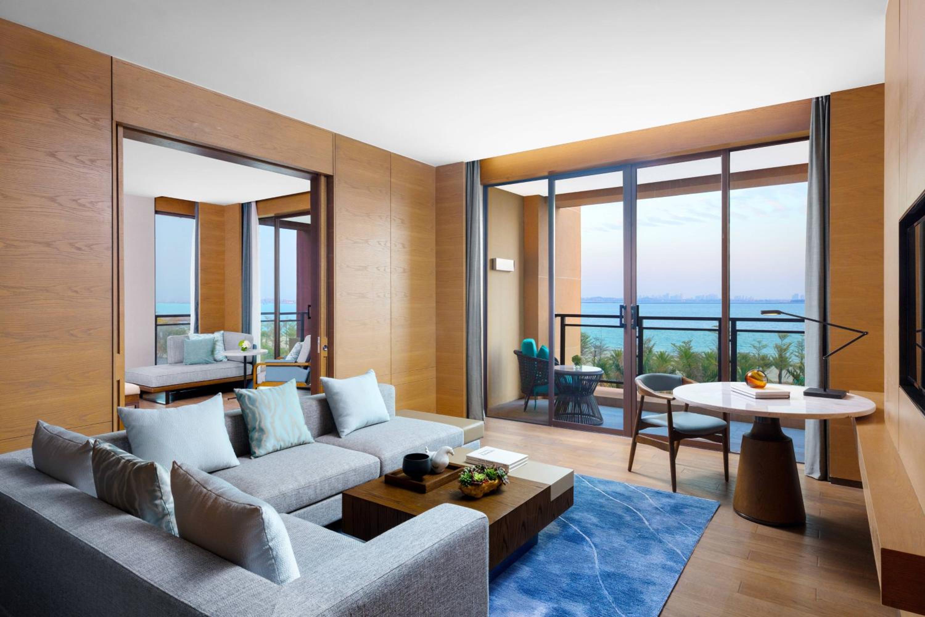 One-Bedroom King Suite with Balcony