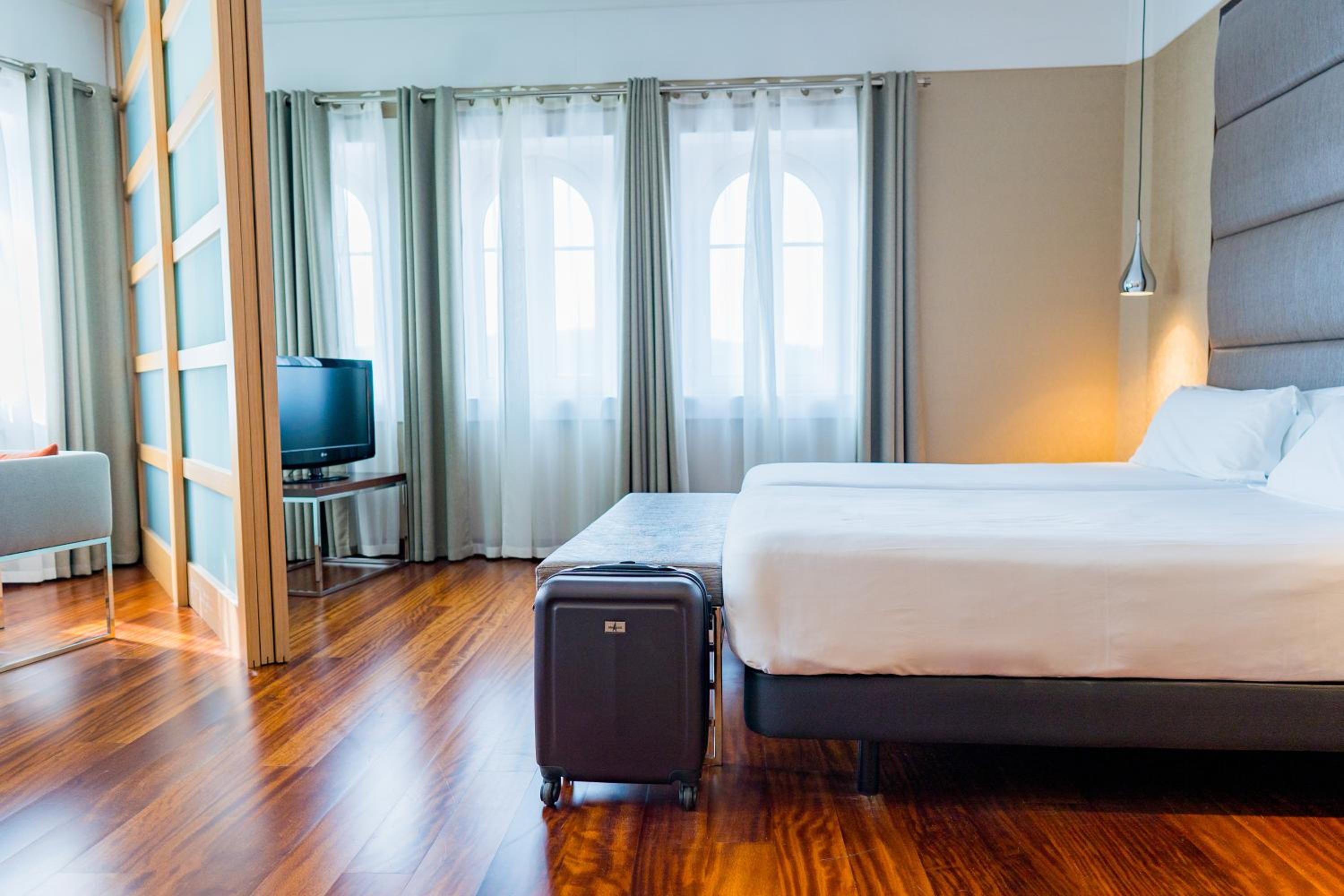 Junior Suite with City View photo 3