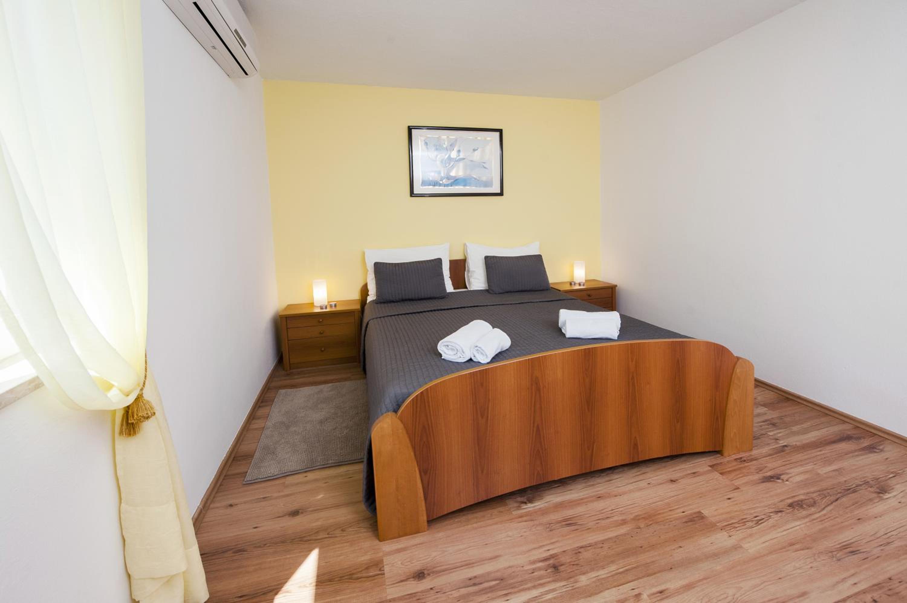 One-Bedroom Apartment (4 Adults)