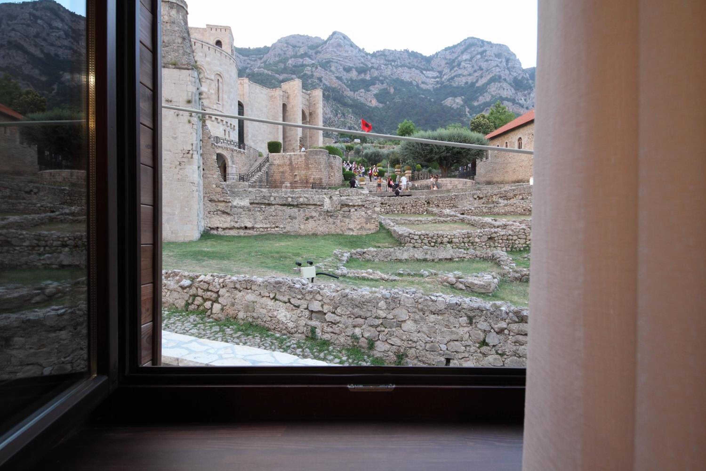 Deluxe Double or Twin Room with Mountain View photo 2