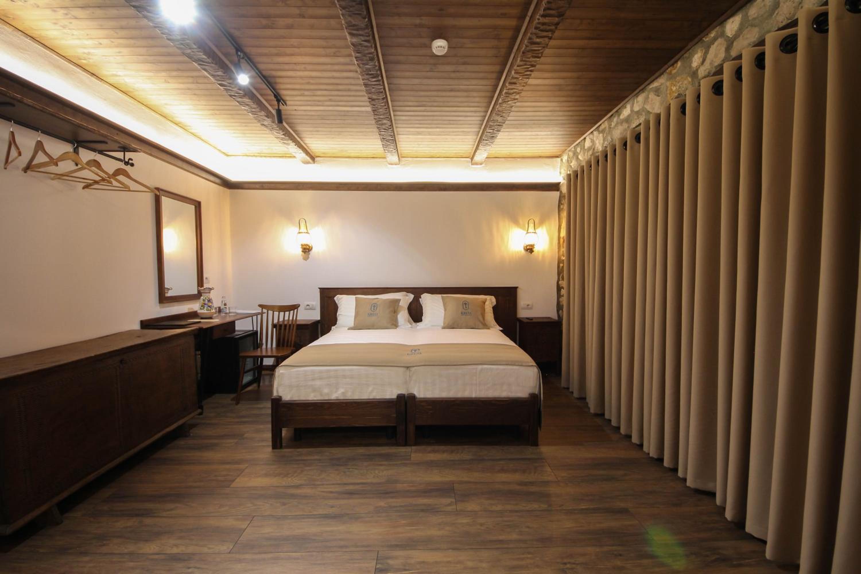 Deluxe Double or Twin Room with Mountain View photo 3