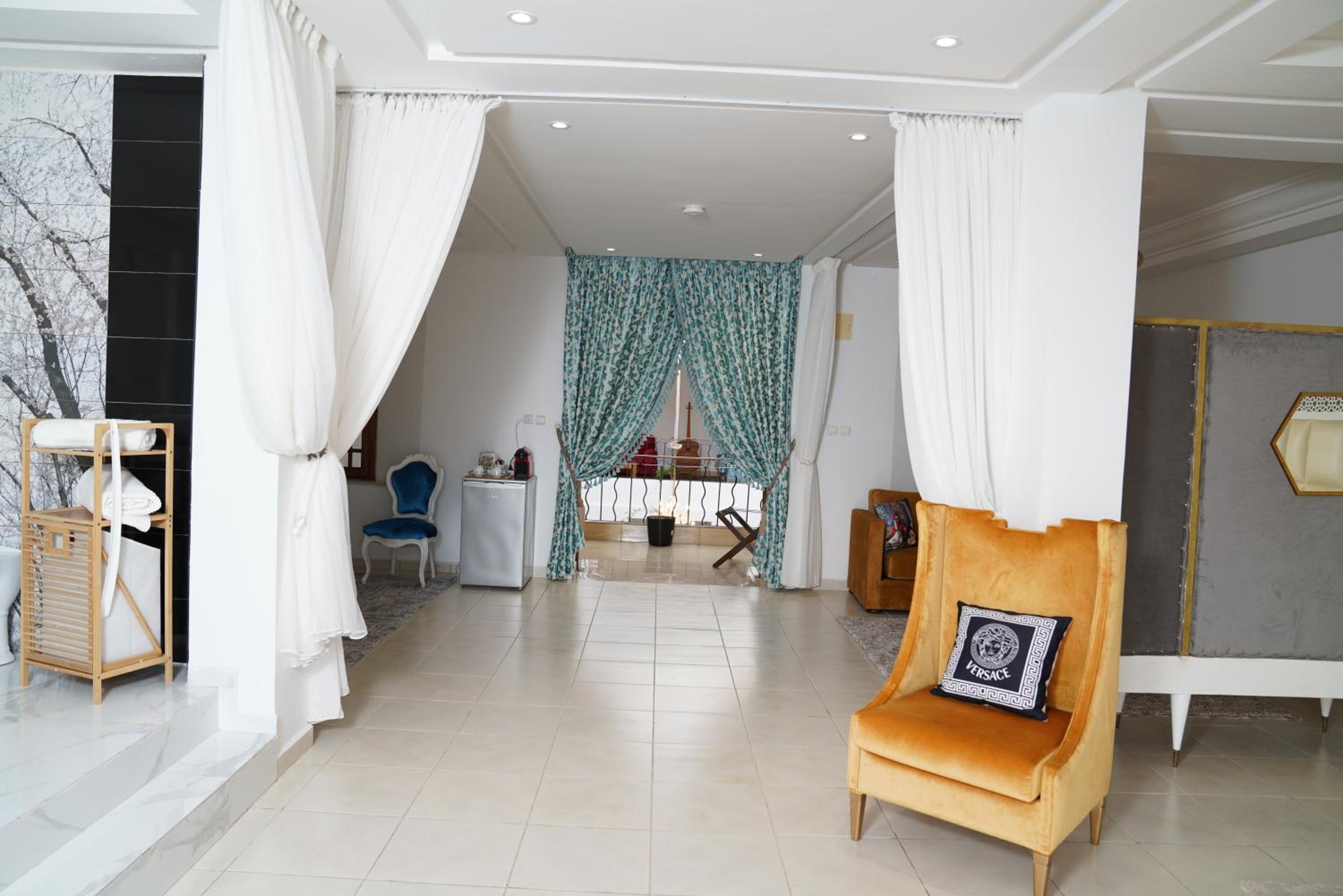 Deluxe Suite with Sea View - Photo 1