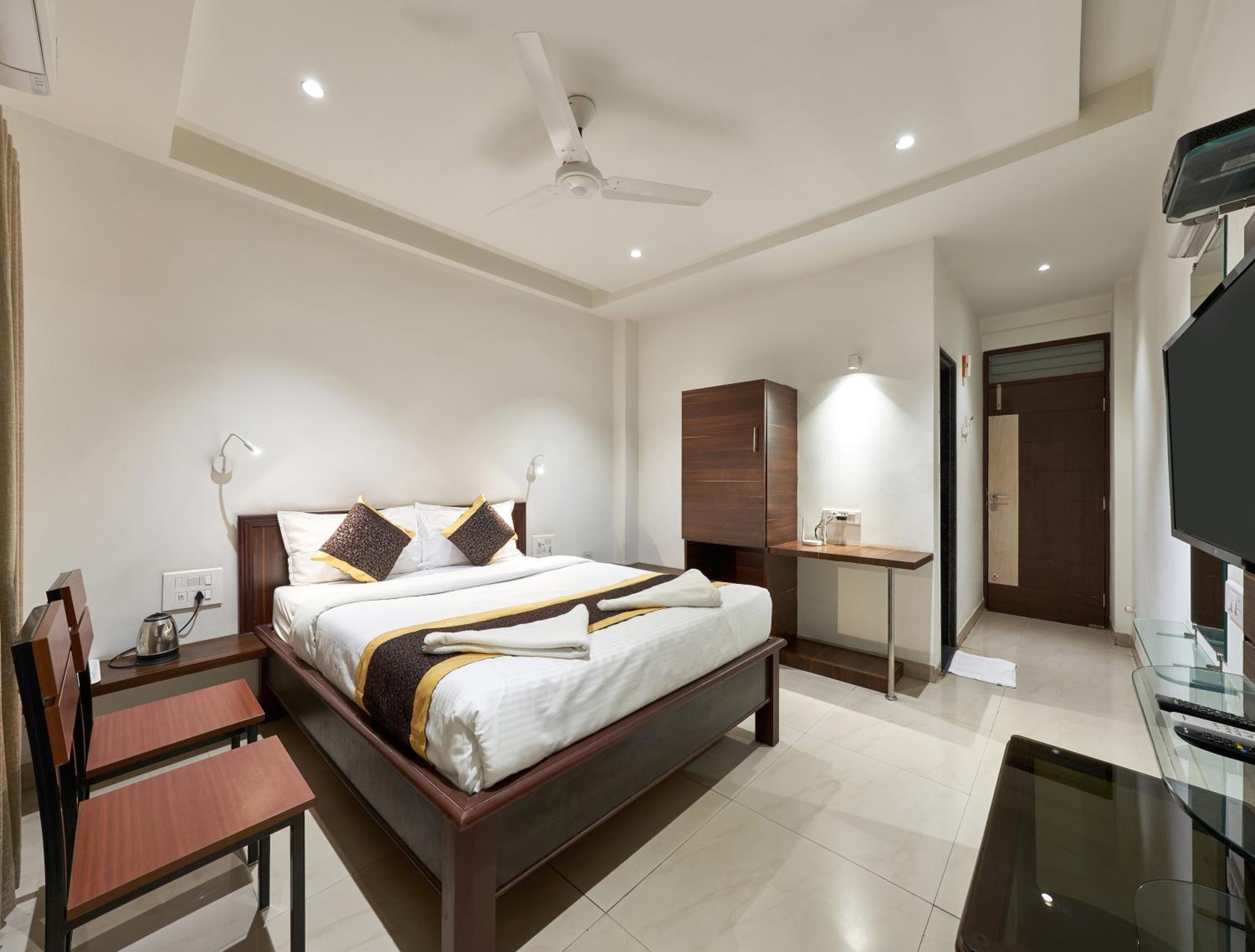 Standard Double Room With Fan photo 2