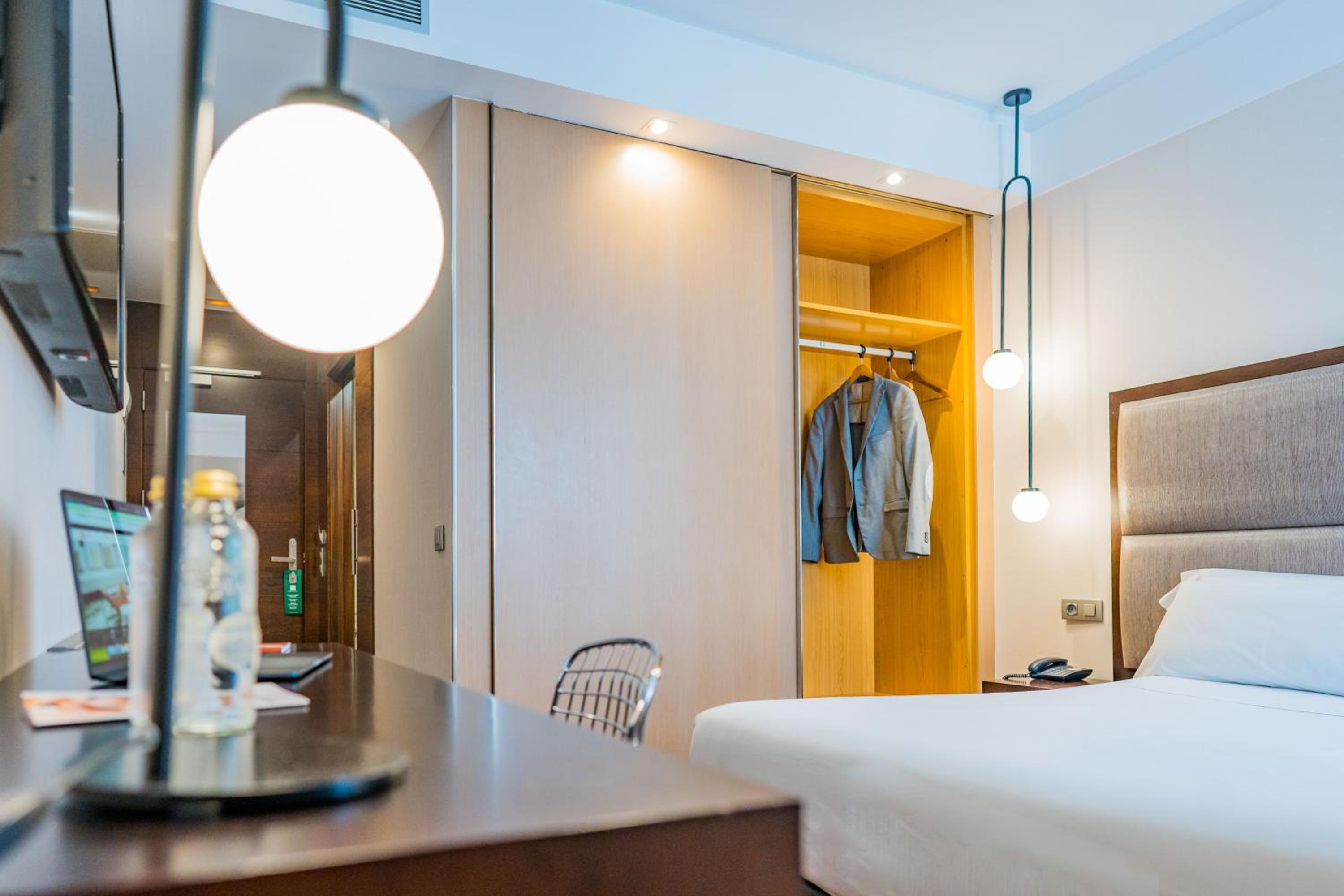 Double or Twin Room - Photo 6