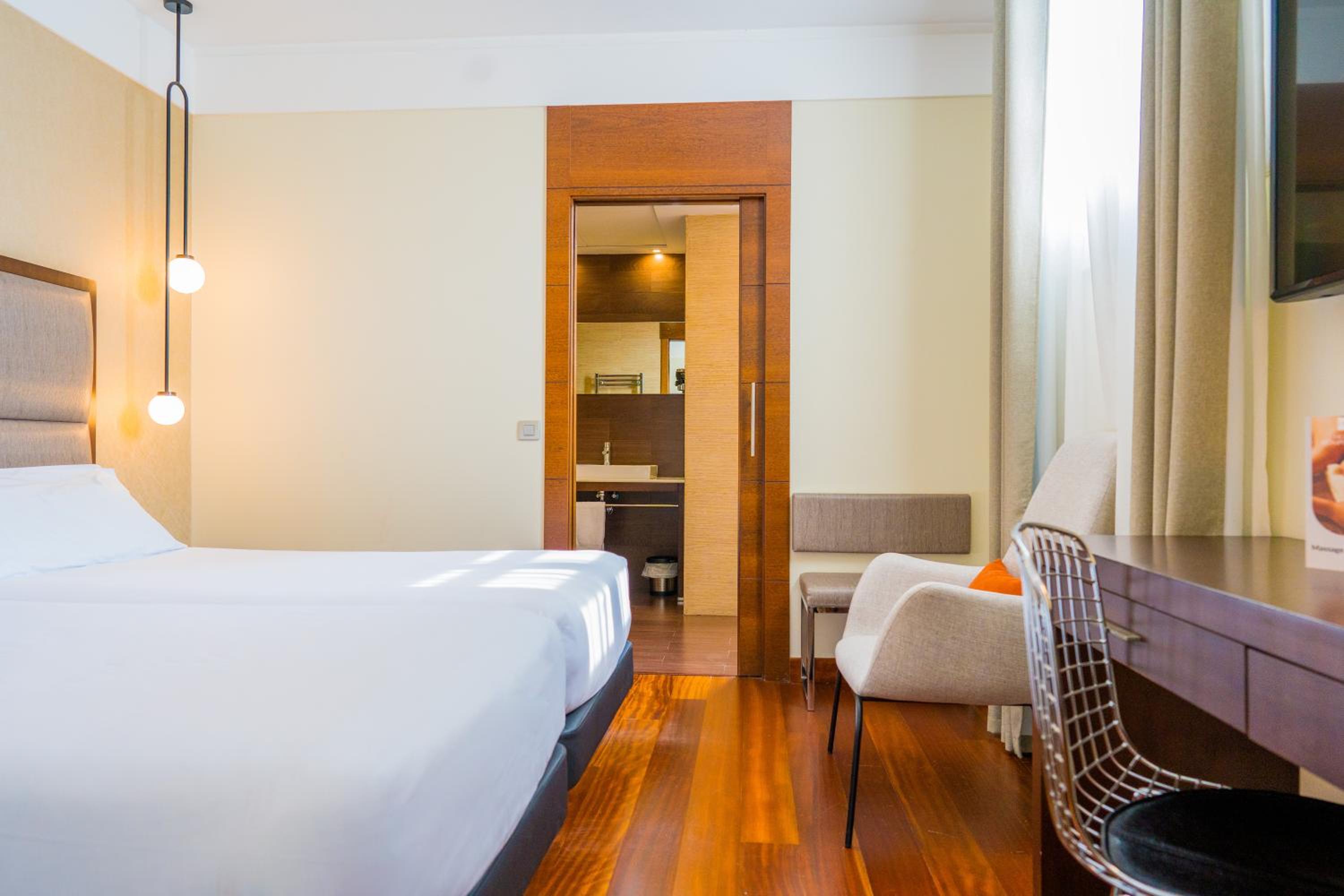 Double or Twin Room - Photo 4