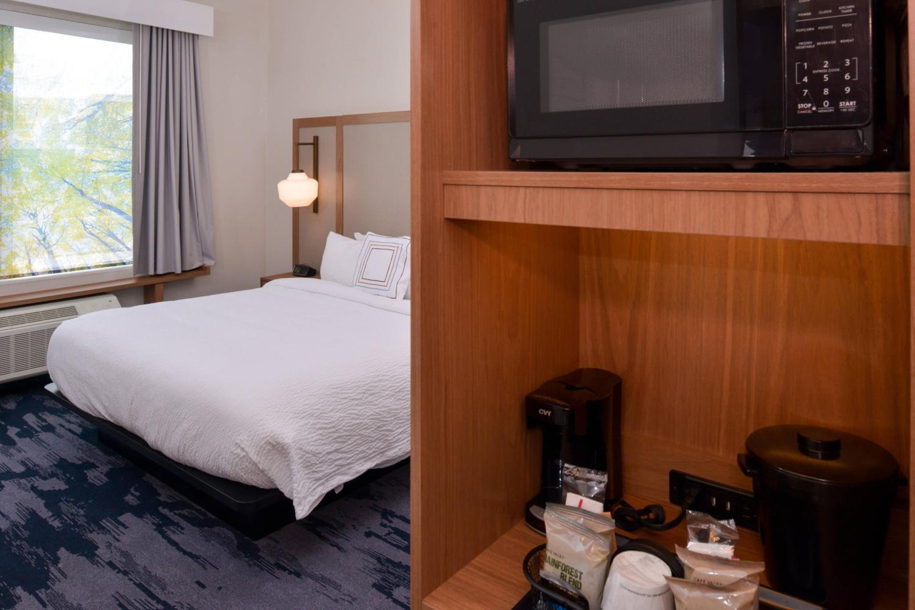 King Room with Bathtub - Mobility Access