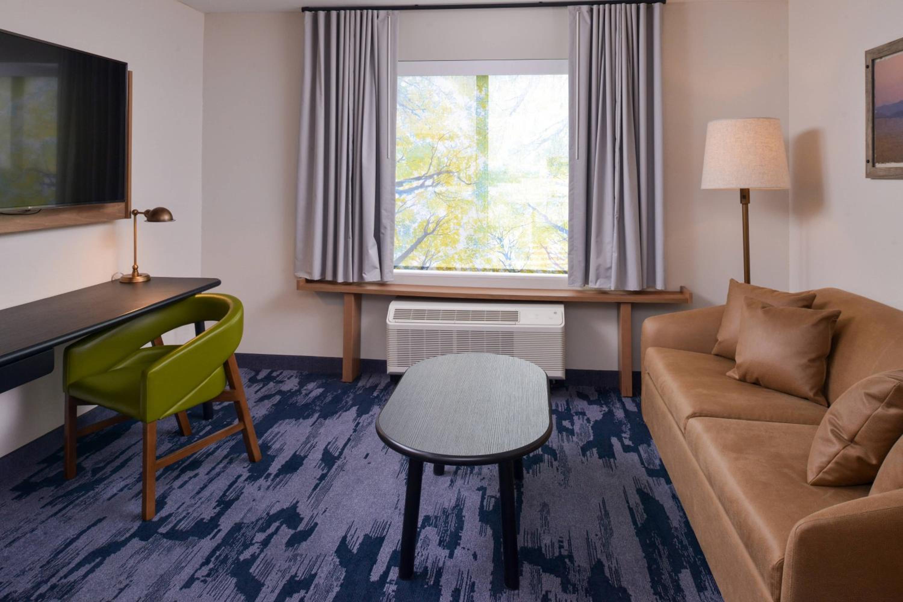Queen Suite with Two Queen Beds, Bathtub and Sofa Bed - Mobility Access