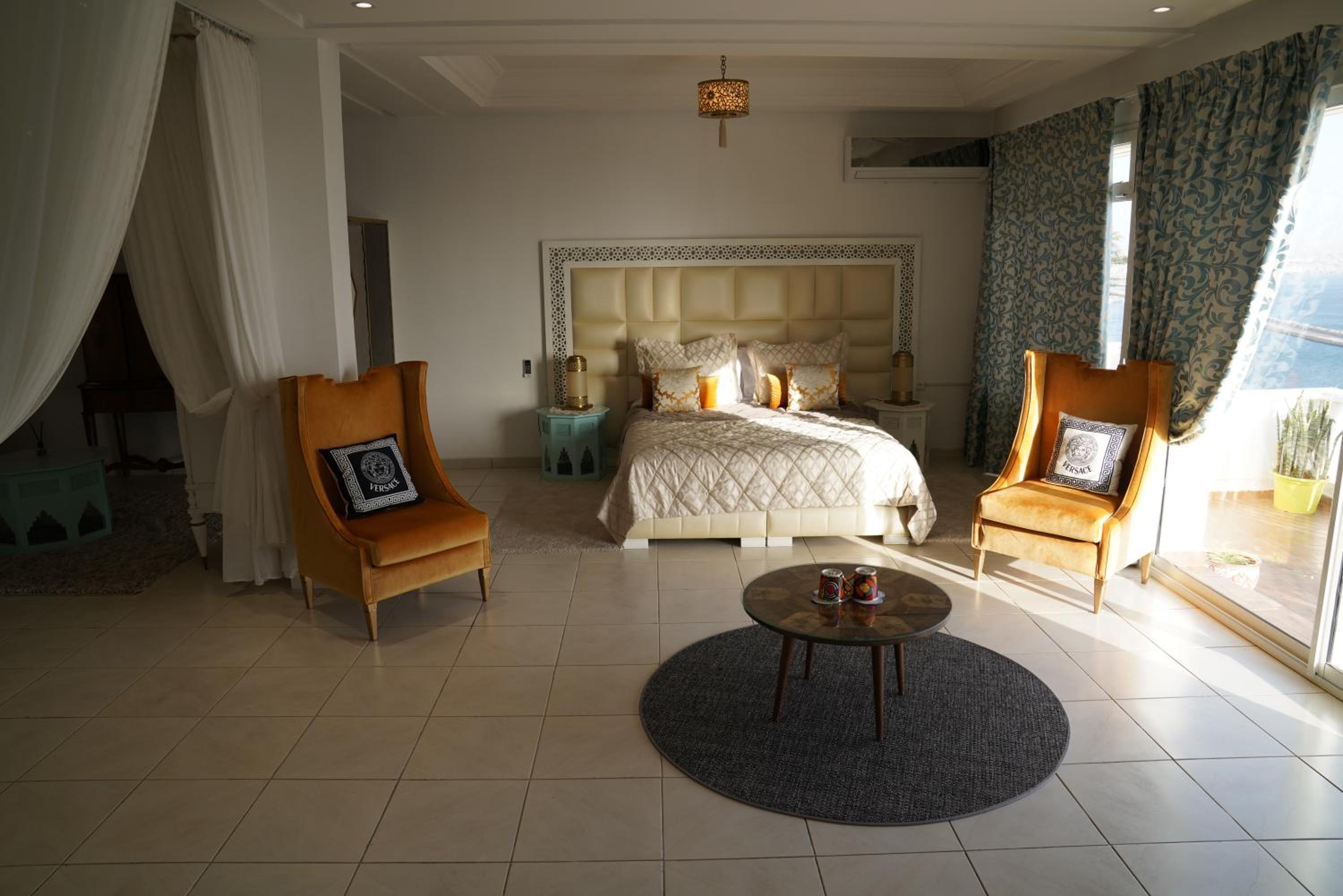 Deluxe Suite with Sea View - Photo 5
