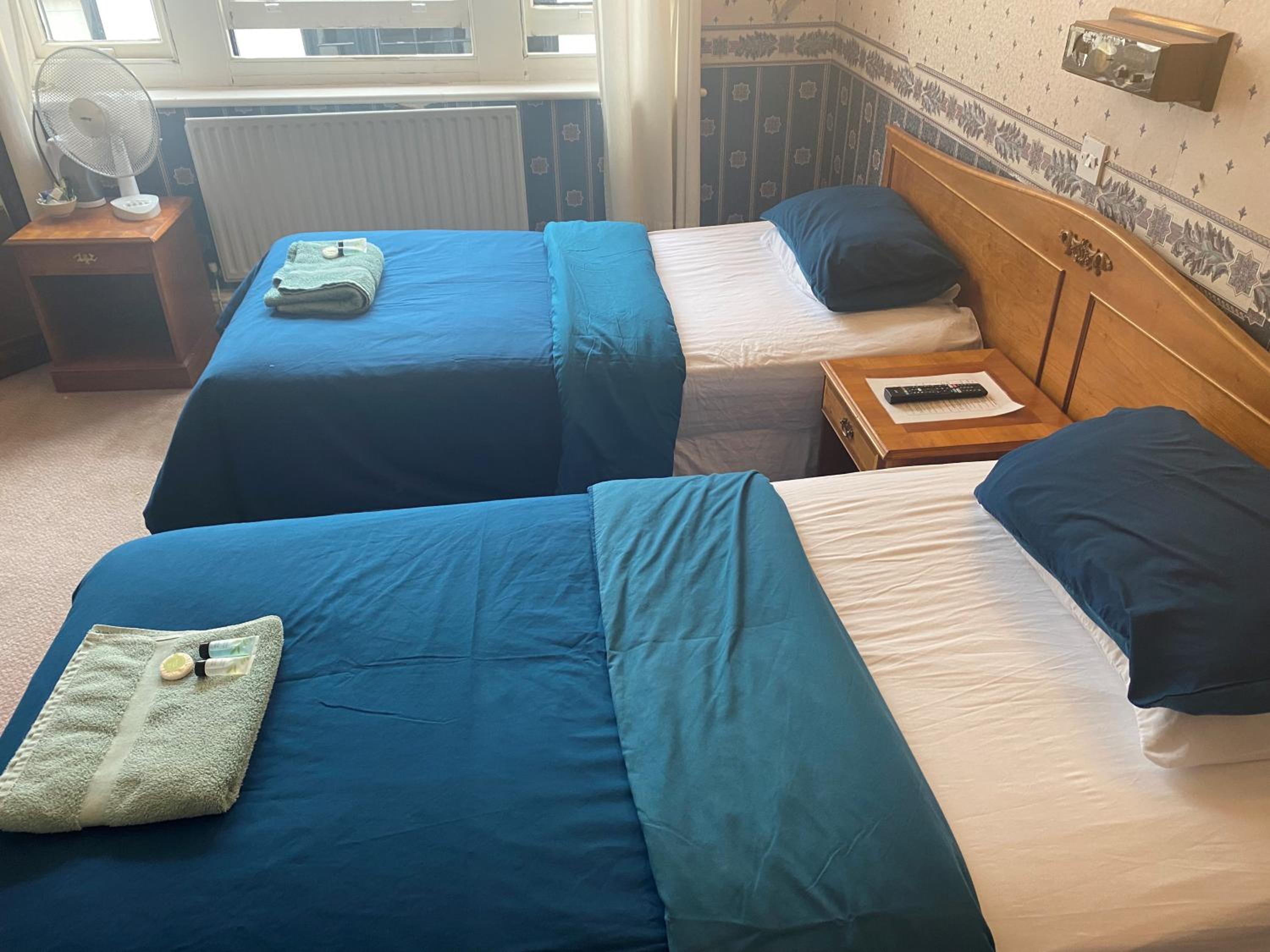Twin Room - Photo 1
