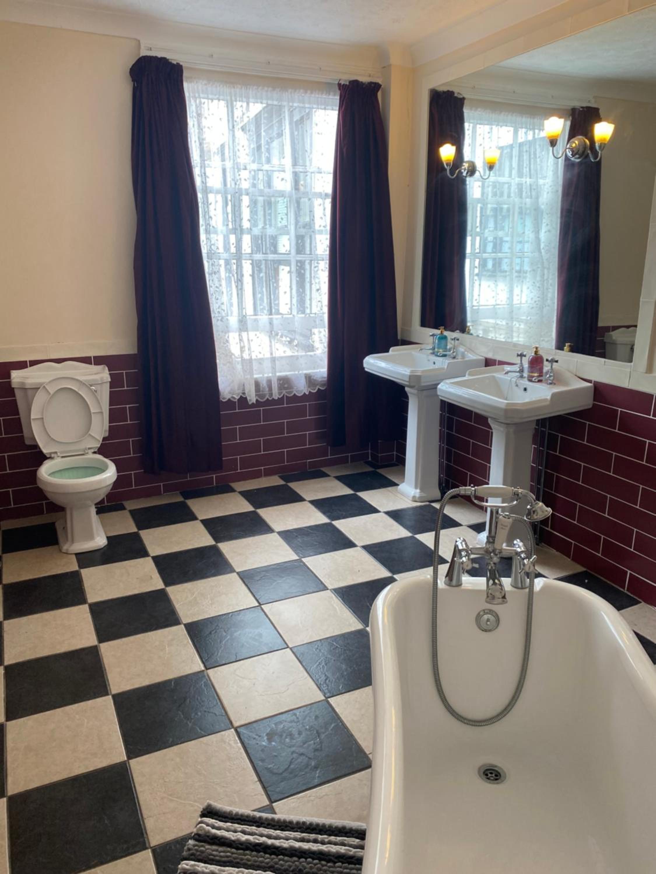 Deluxe King Suite - Photo 7
