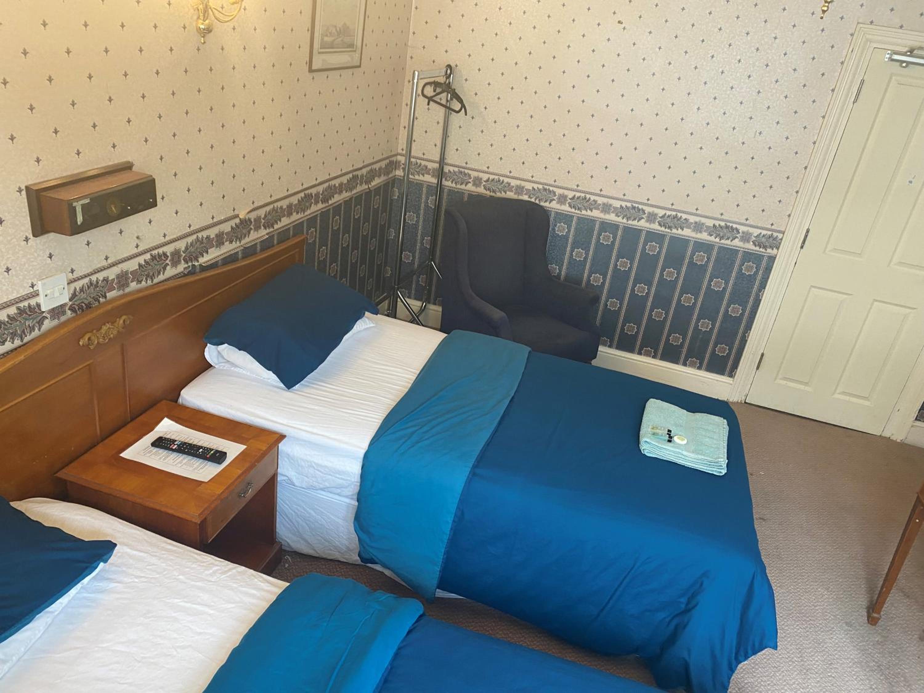 Twin Room - Photo 4