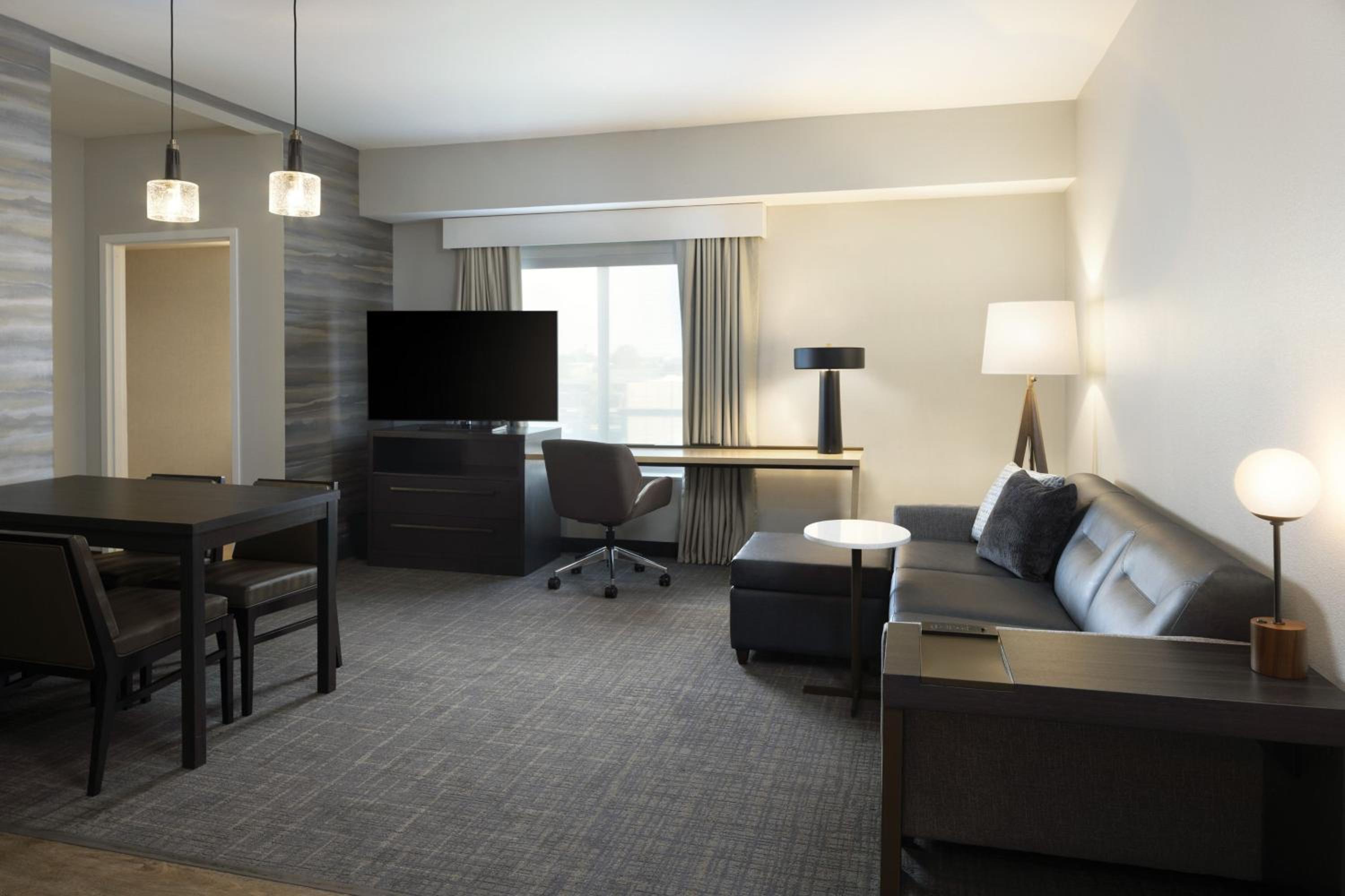 One-Bedroom Suite with Two Queen Beds and Sofa Bed - Photo 6