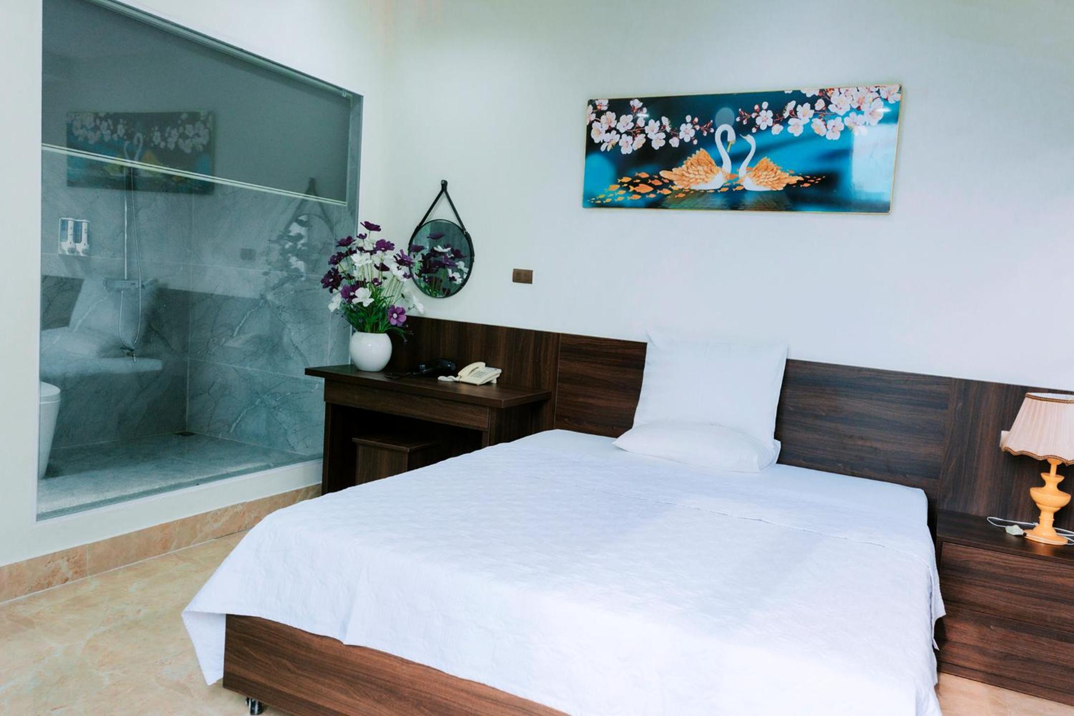 Deluxe Room (2 Adults + 1 Child) - Photo 3
