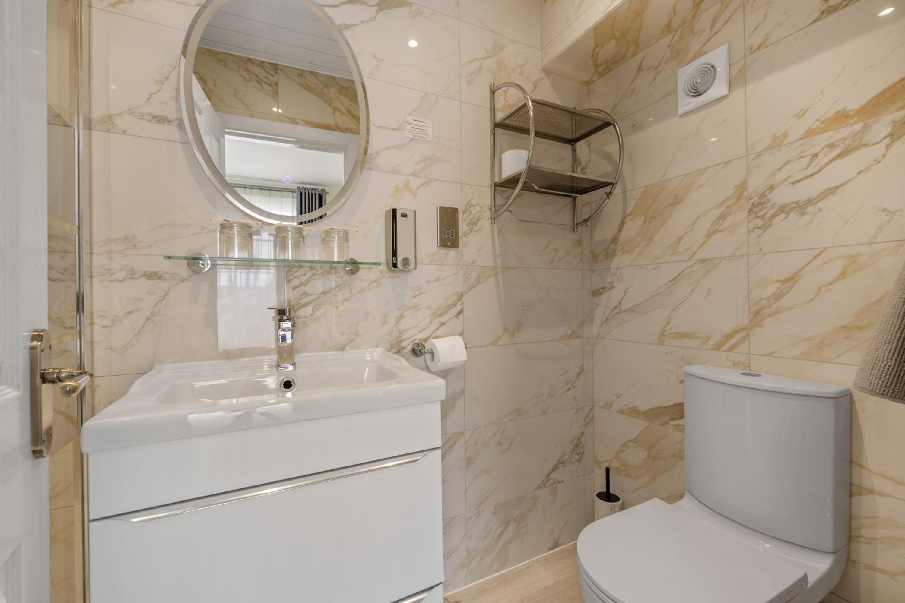 Deluxe Triple Room - Photo 2