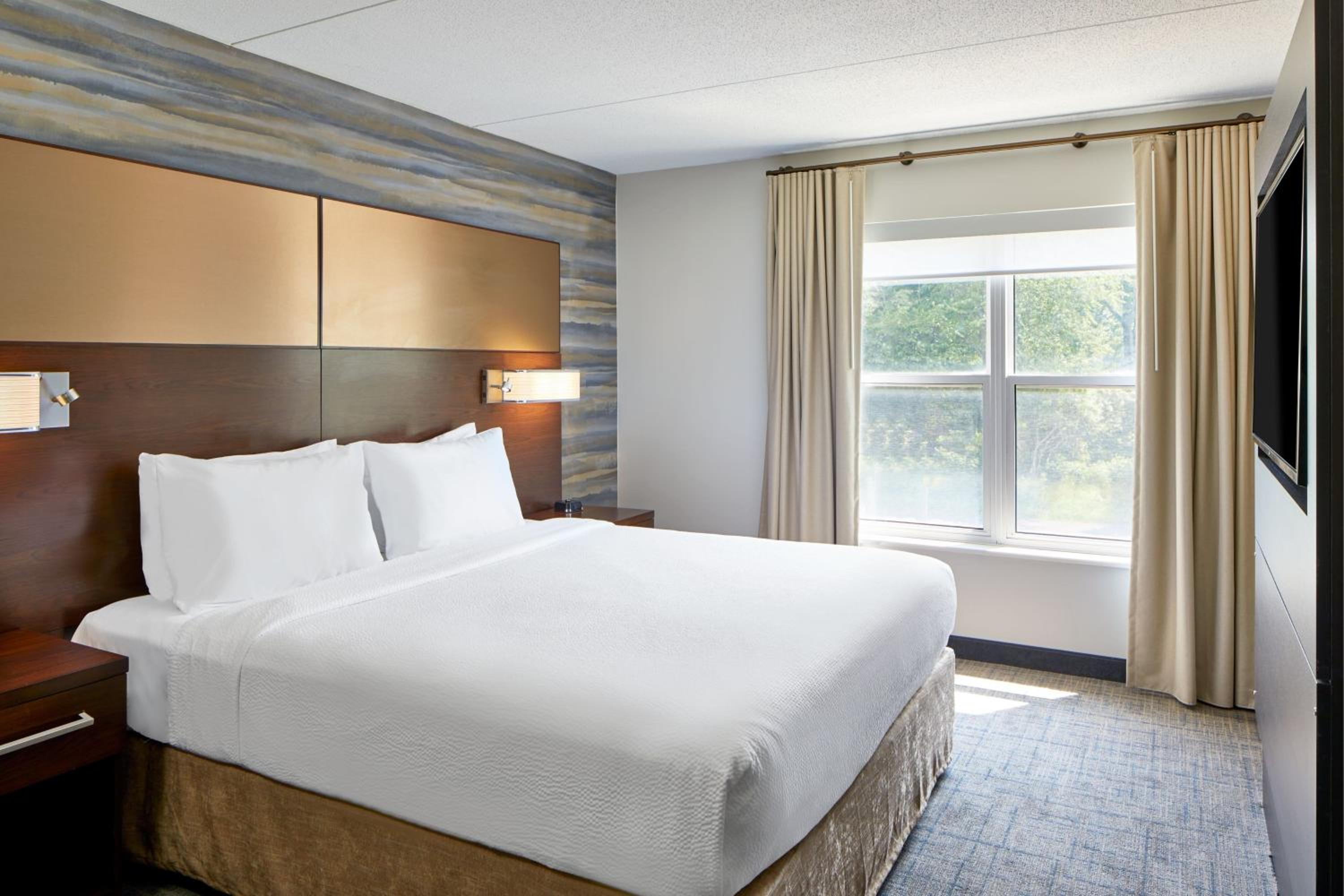 Two-Bedroom Suite - Photo 2