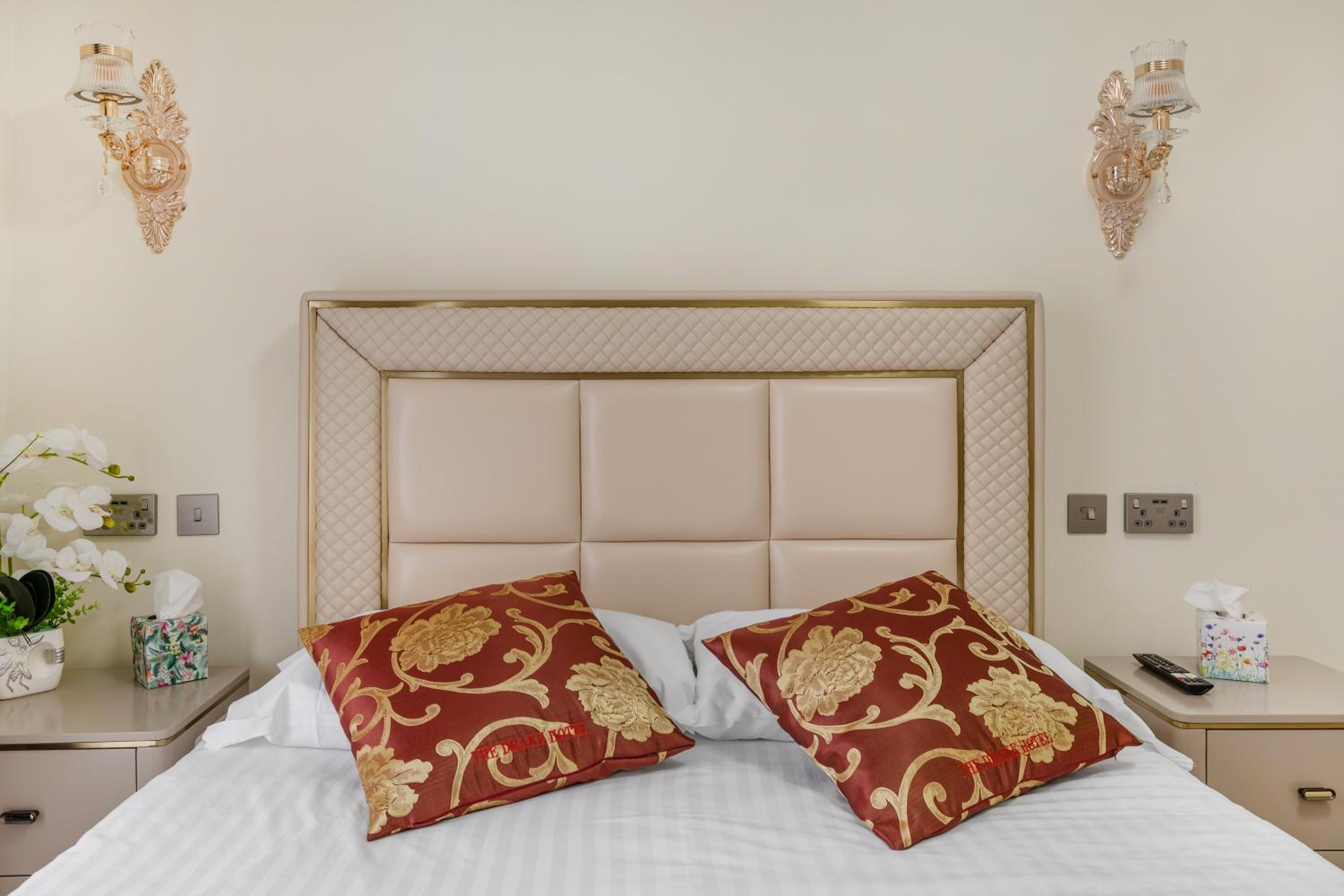 Deluxe Double Room - Photo 22