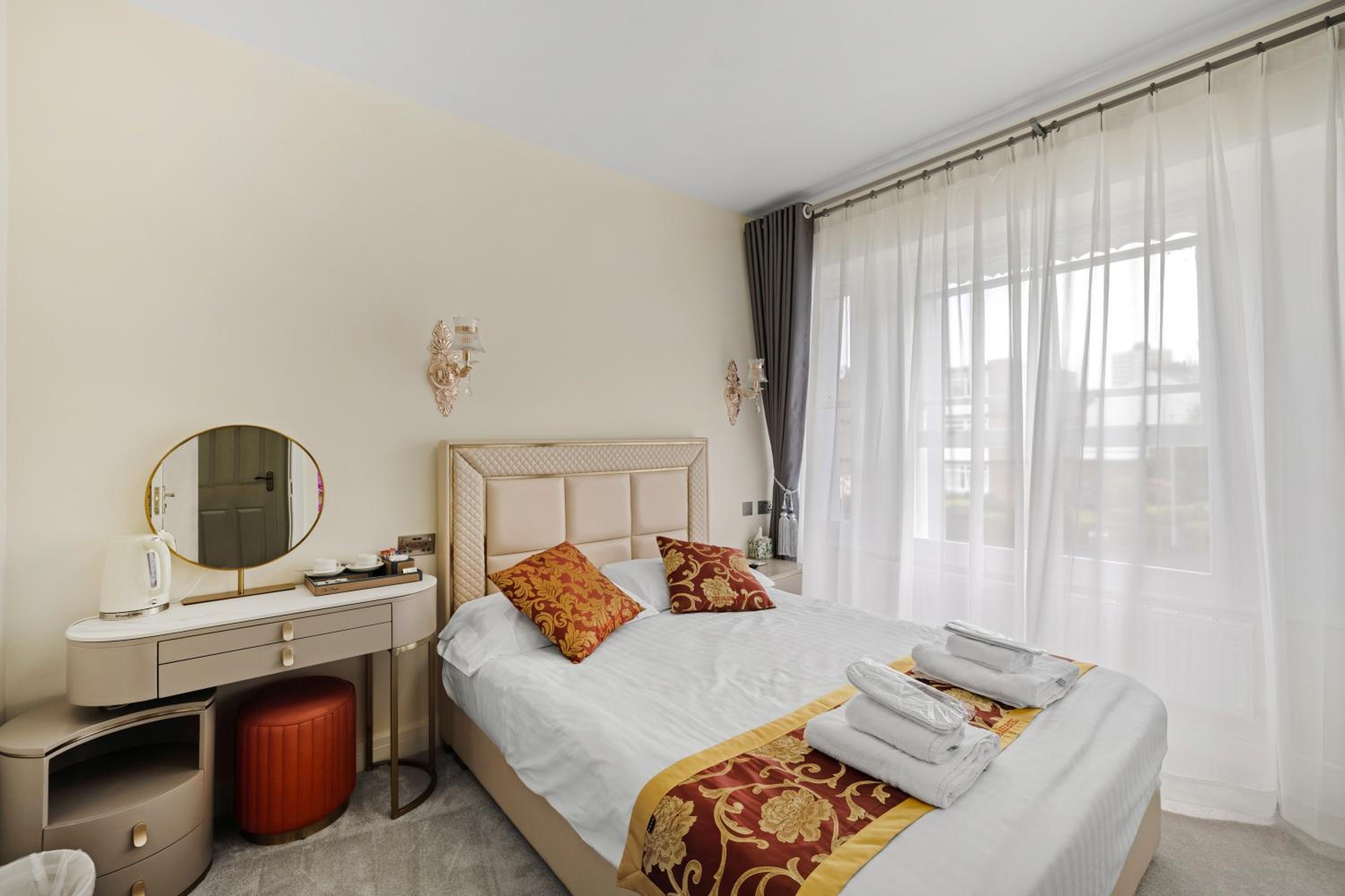 Deluxe Double Room - Photo 21