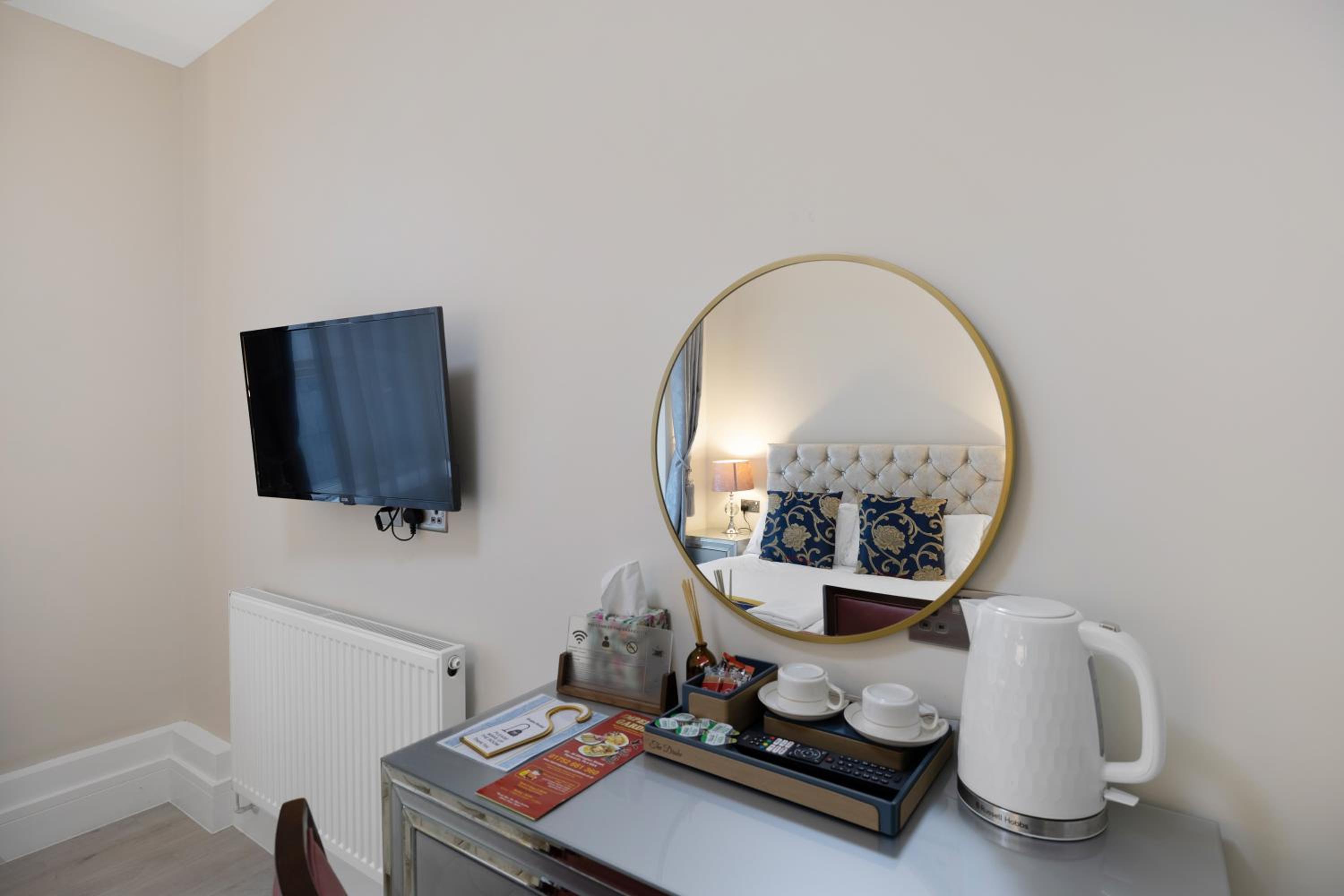 Deluxe Double Room - Photo 13
