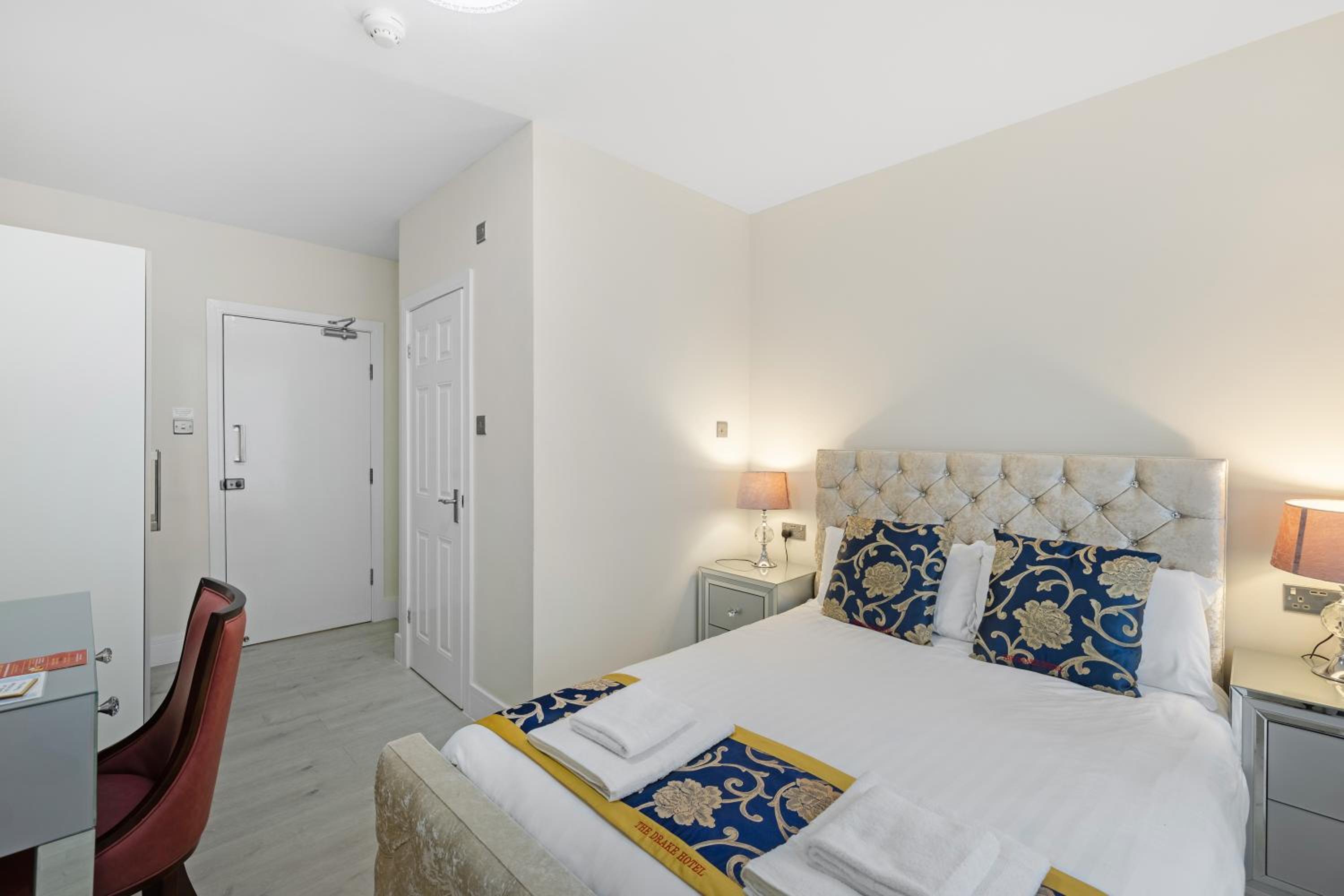 Deluxe Double Room - Photo 16