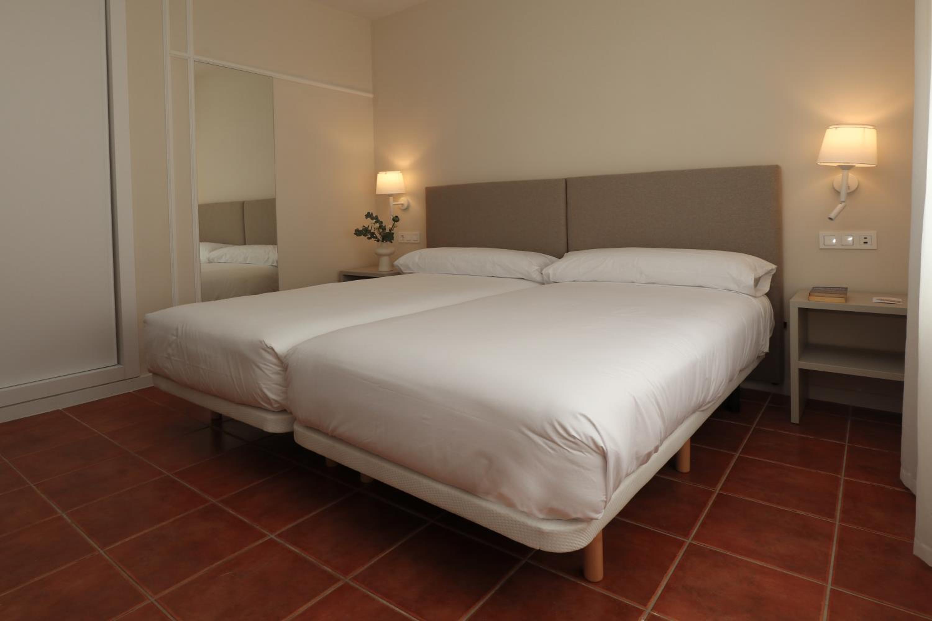 Standard Twin Room with Balcony (3 Adults)