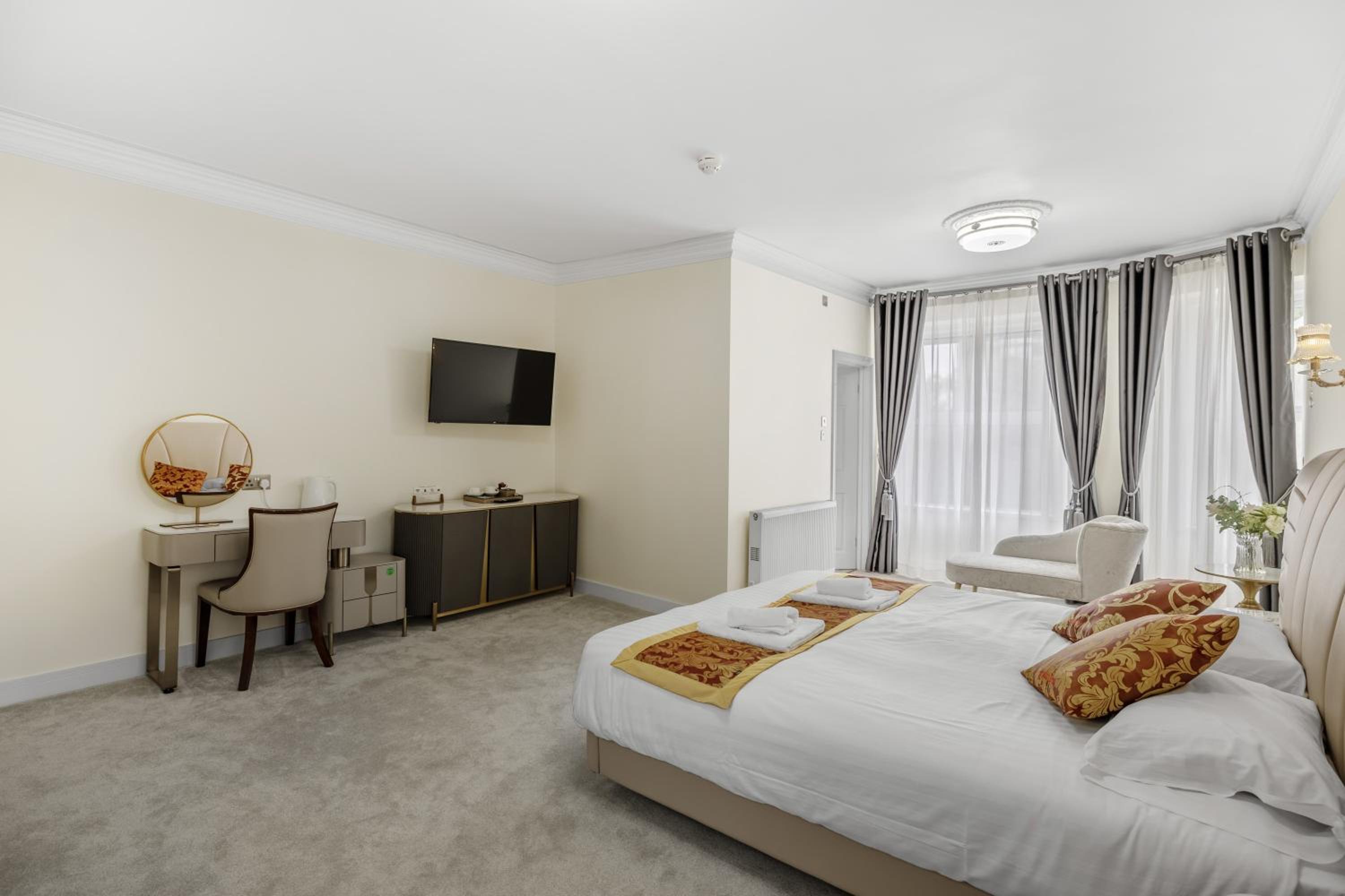 Superior King Room - Photo 6