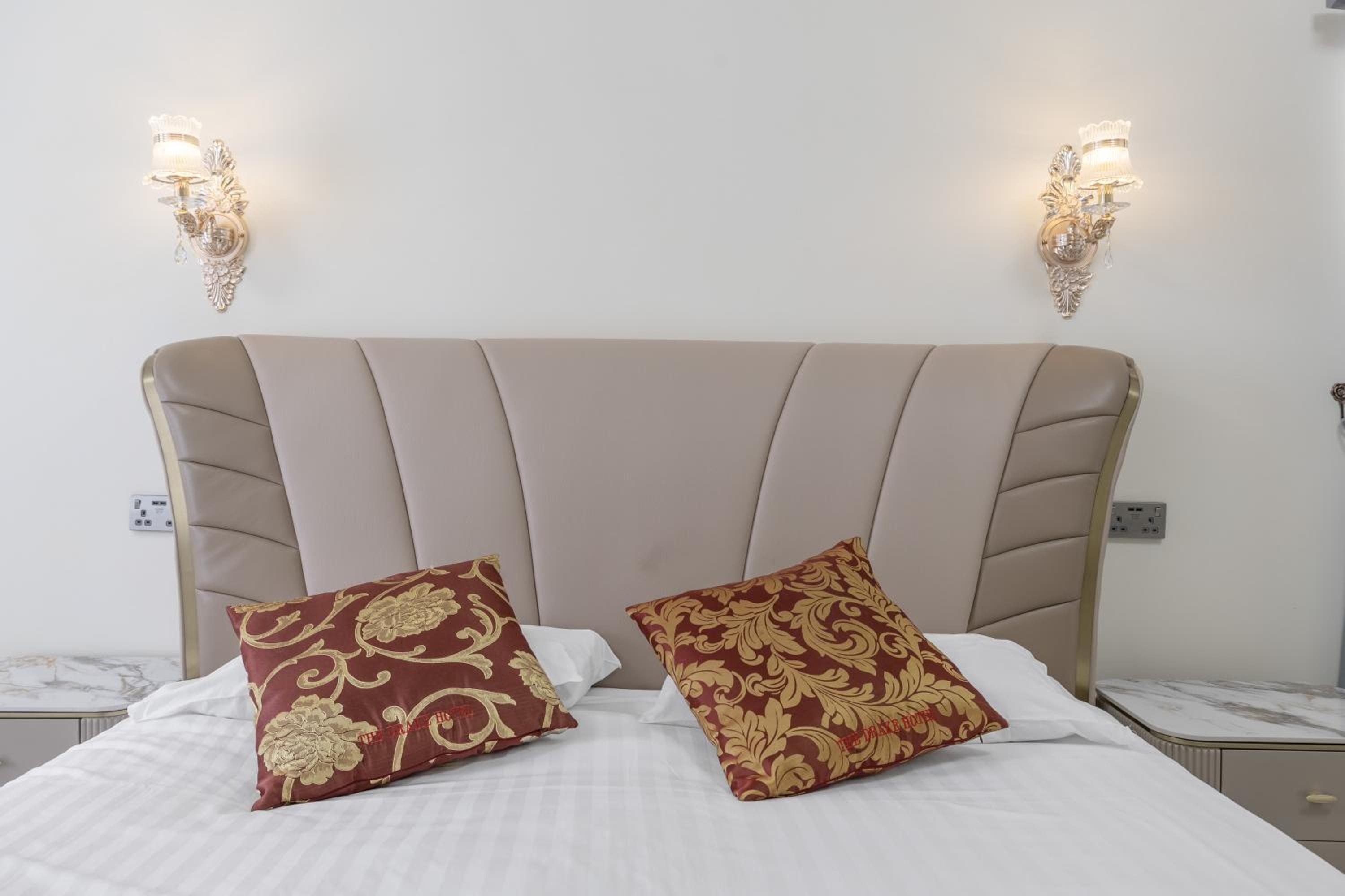 Superior King Room - Photo 3