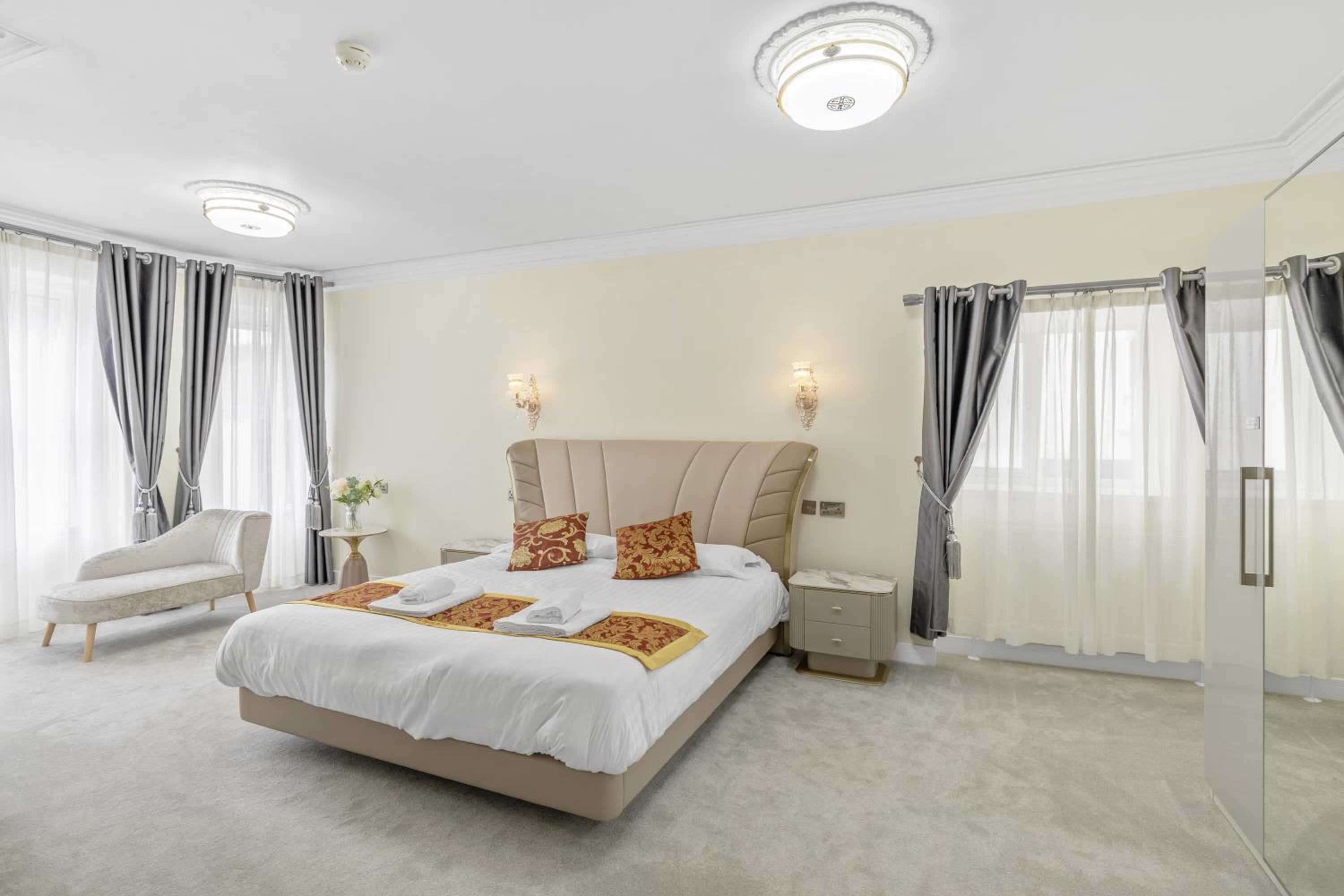 Superior King Room - Photo 5