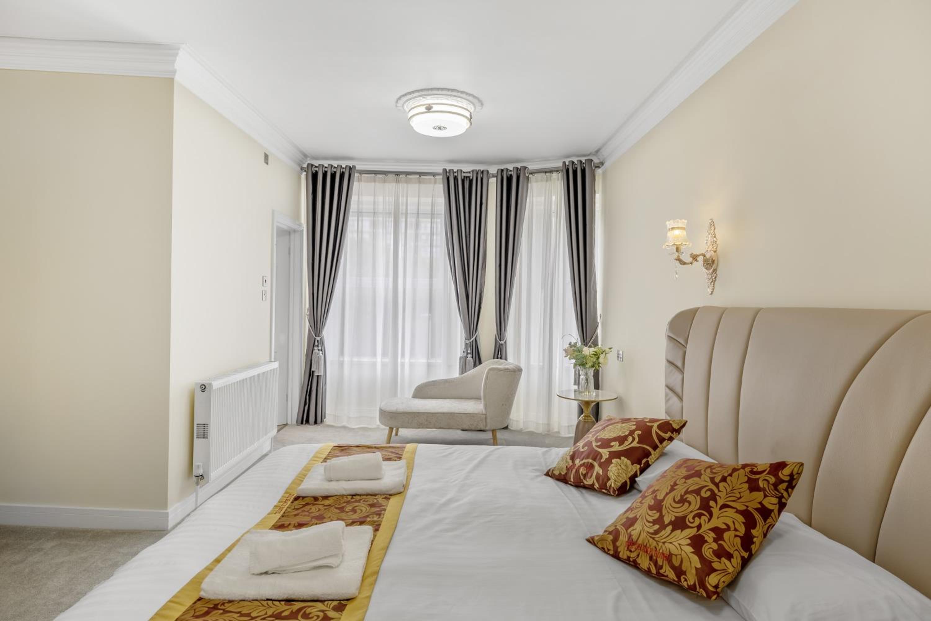 Superior King Room - Photo 1