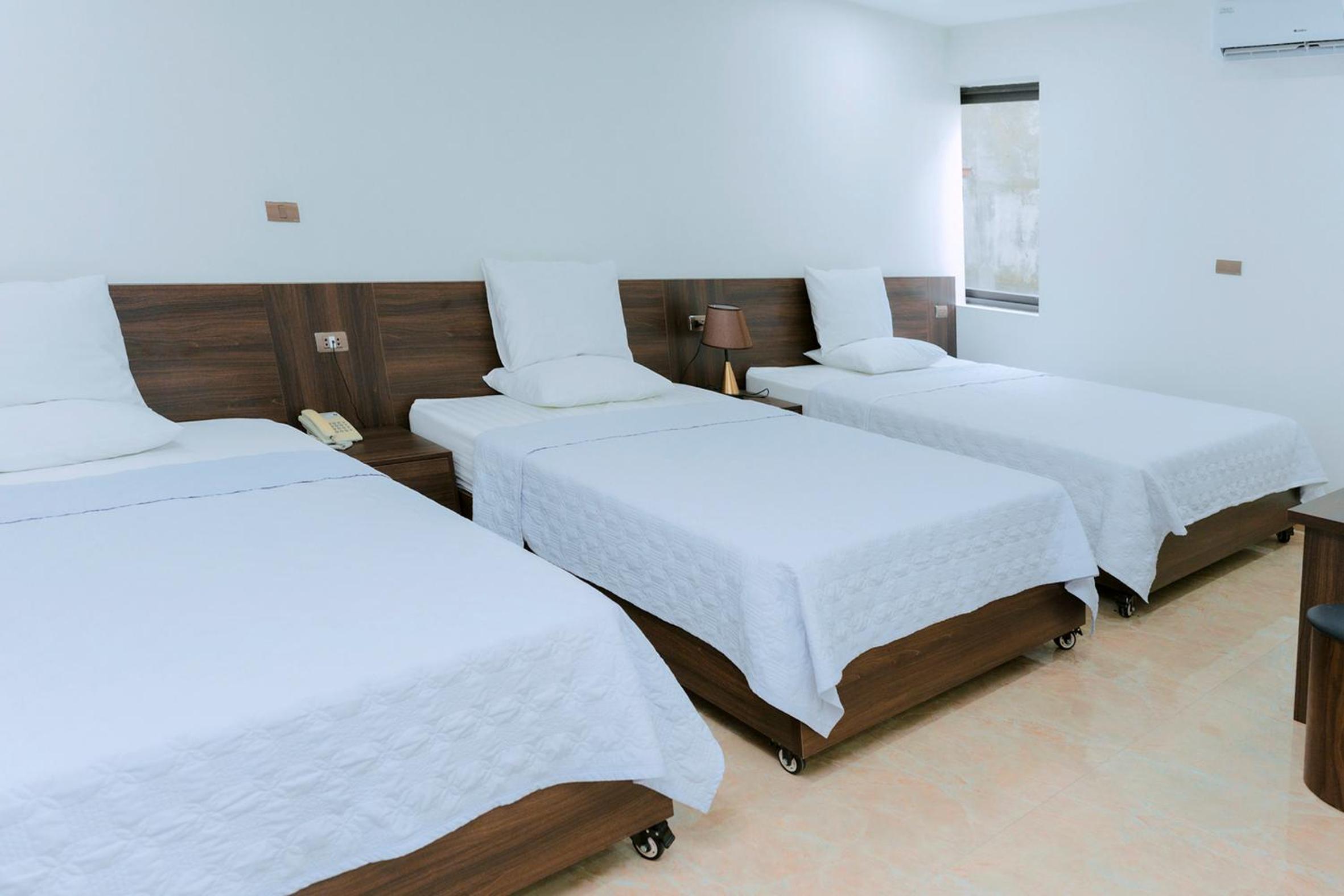 Family Room - Photo 5