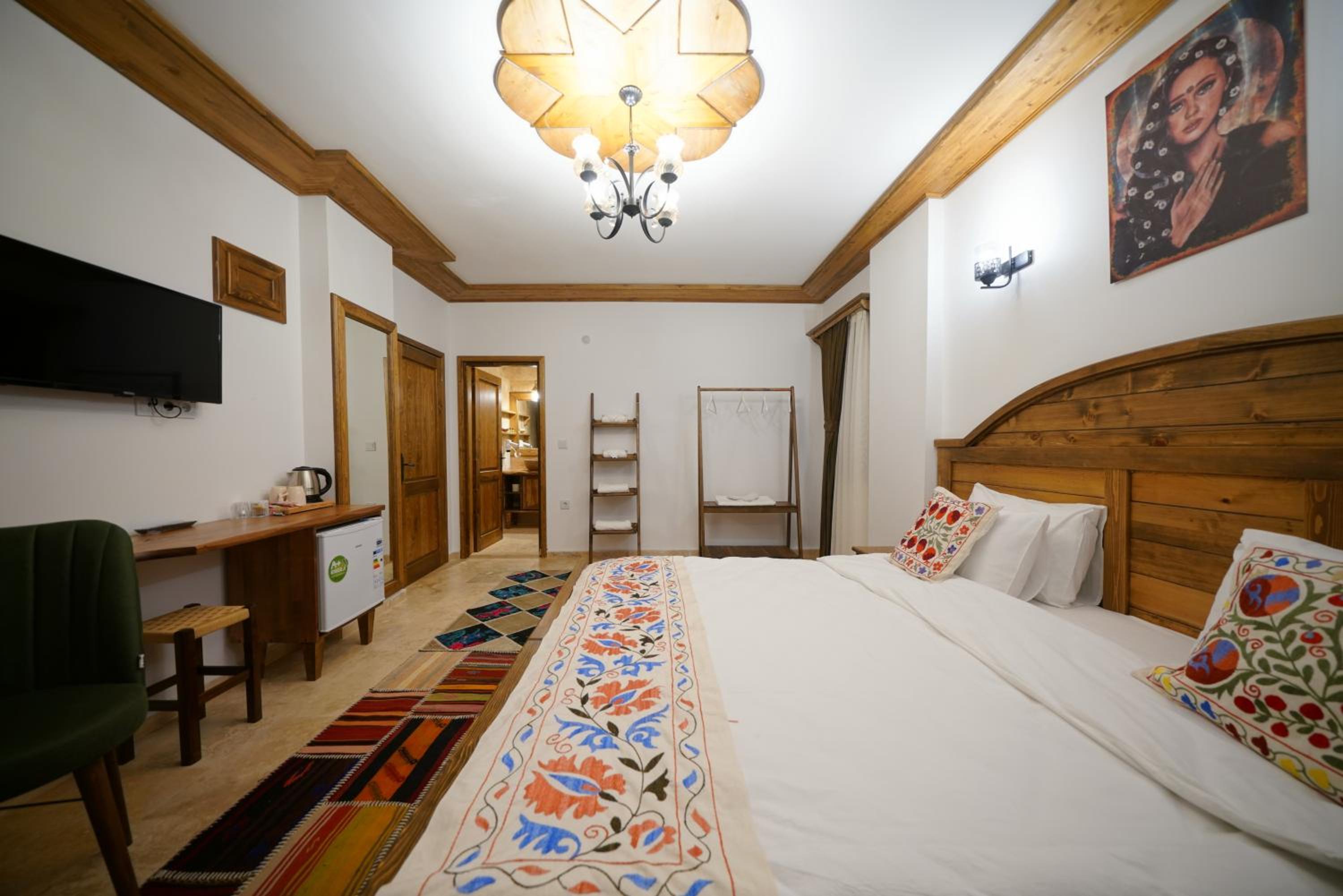 Deluxe Double Room with Balcony photo 3