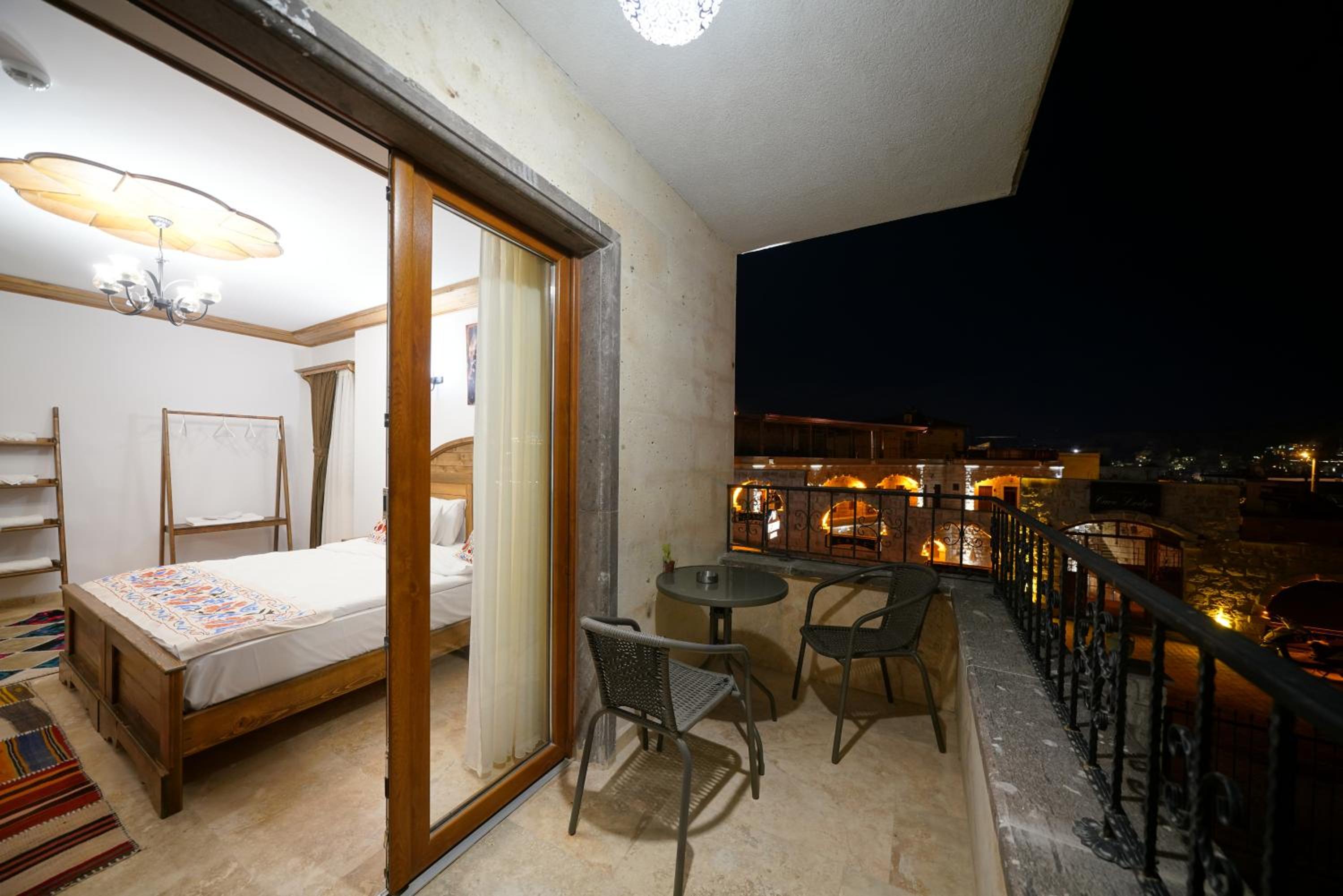 Deluxe Double Room with Balcony photo 2